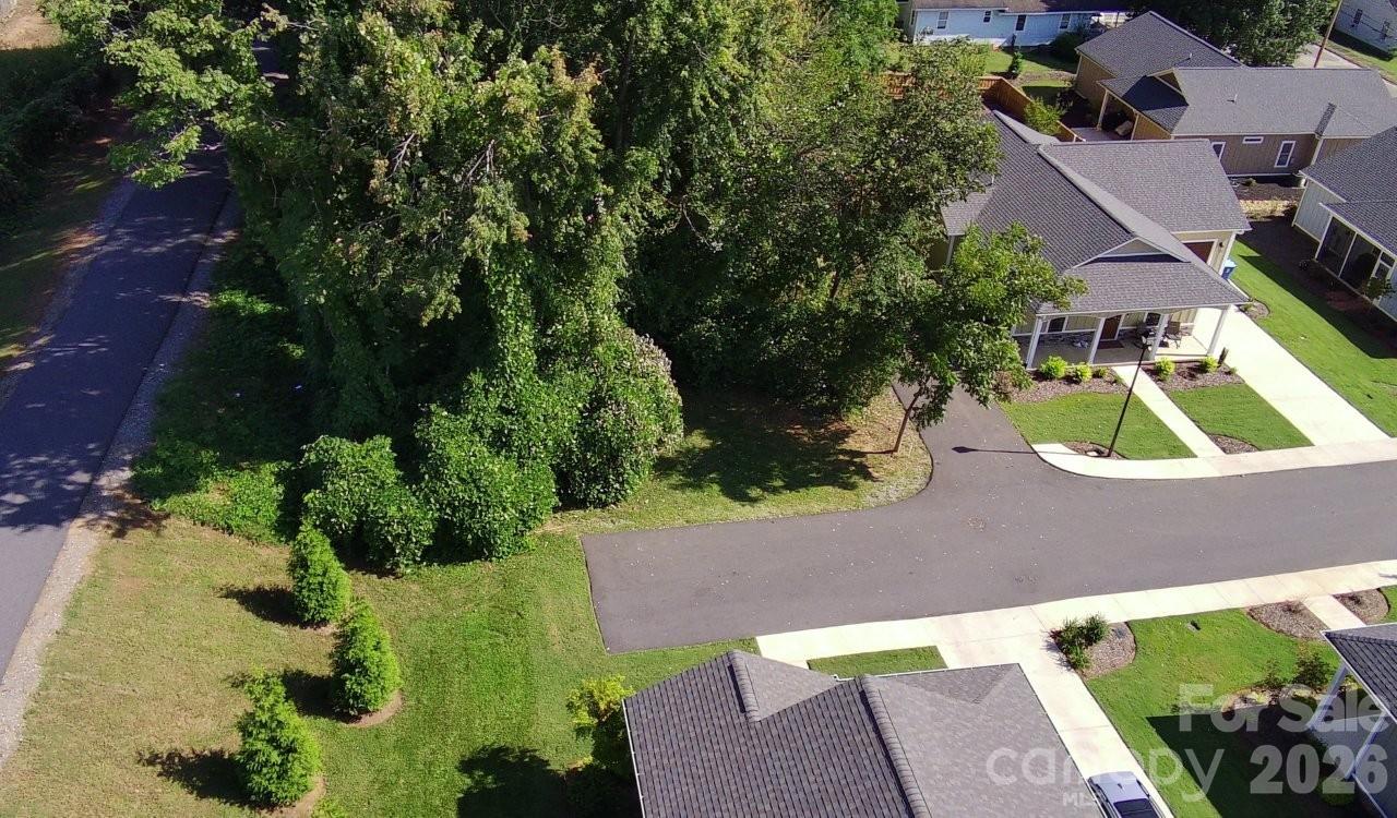 162 Red Oak Drive — Forest City