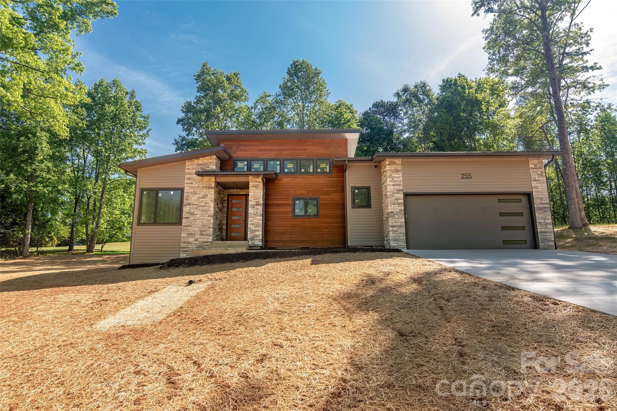 255 Hunters Trace — Rutherfordton