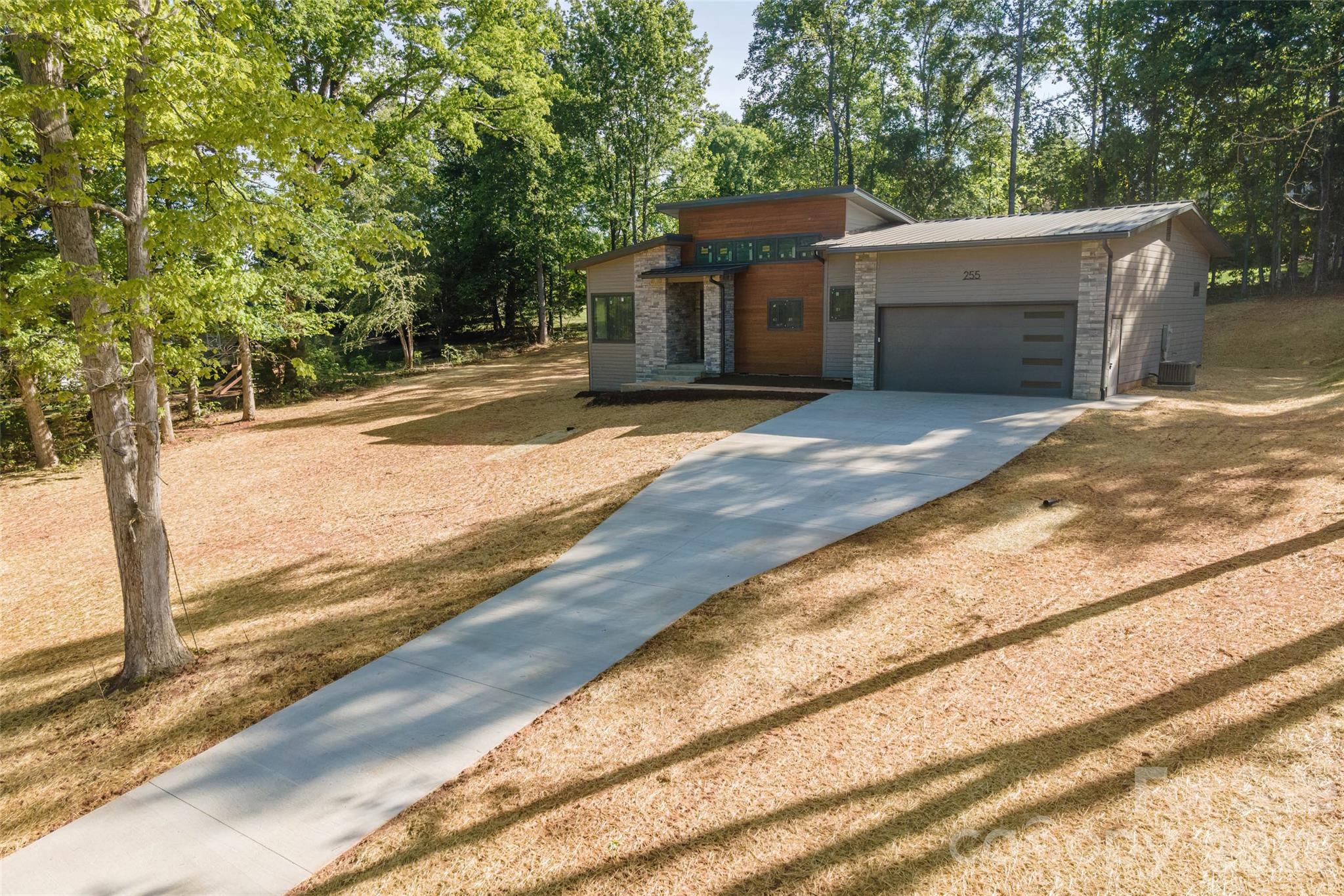 255 Hunters Trace — Rutherfordton