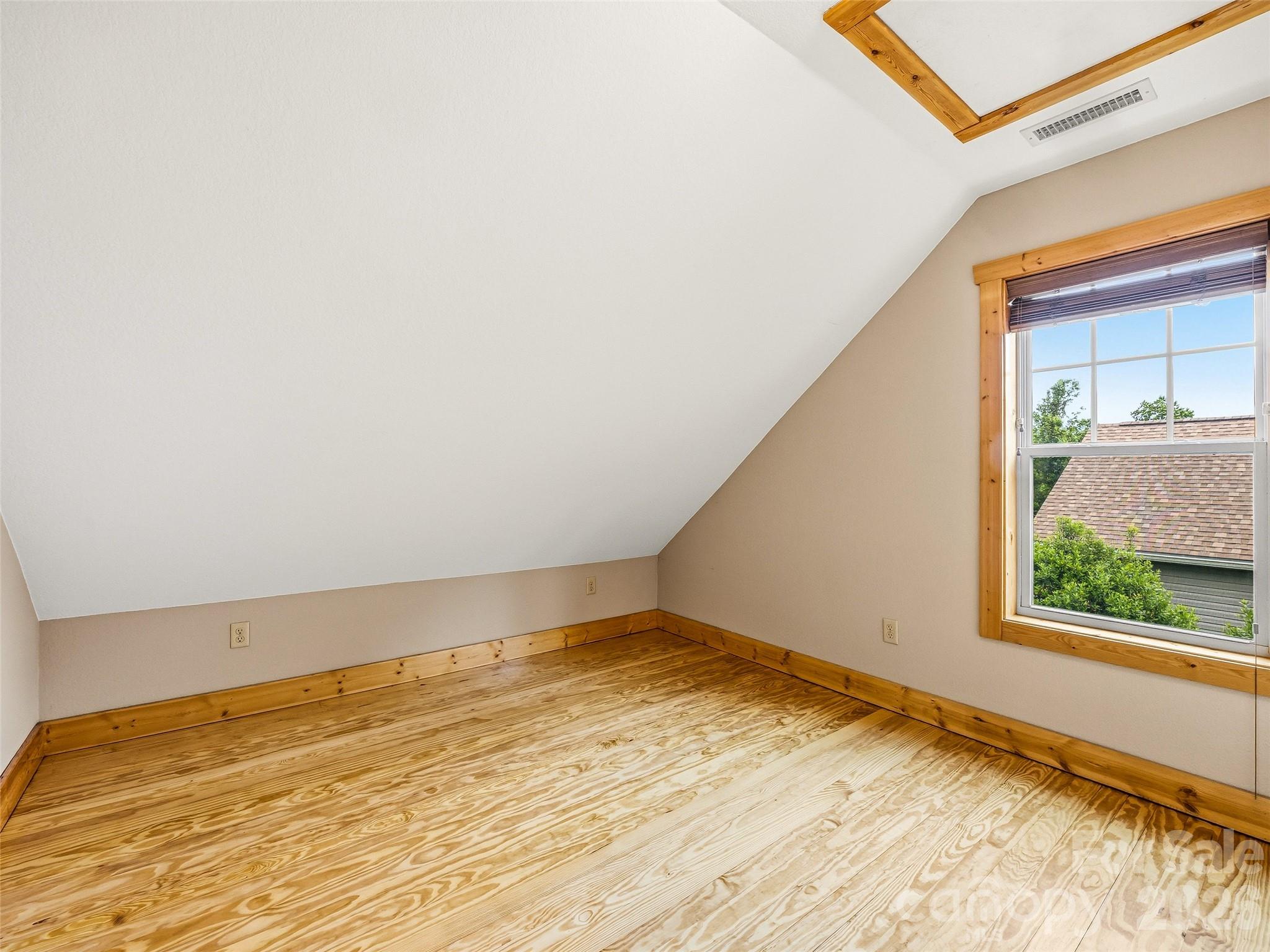 235 Hidden Knoll Drive — Hendersonville