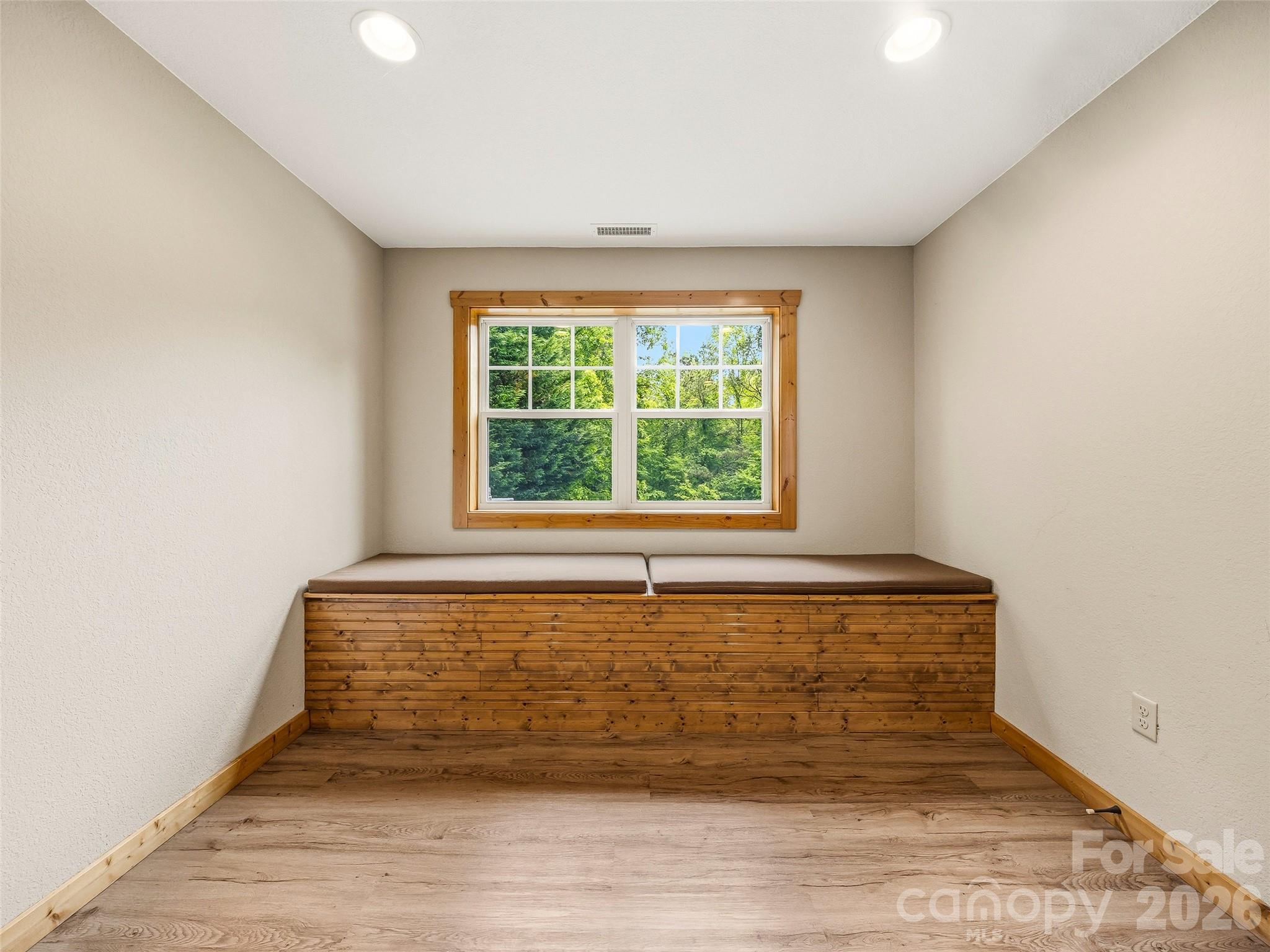 235 Hidden Knoll Drive — Hendersonville