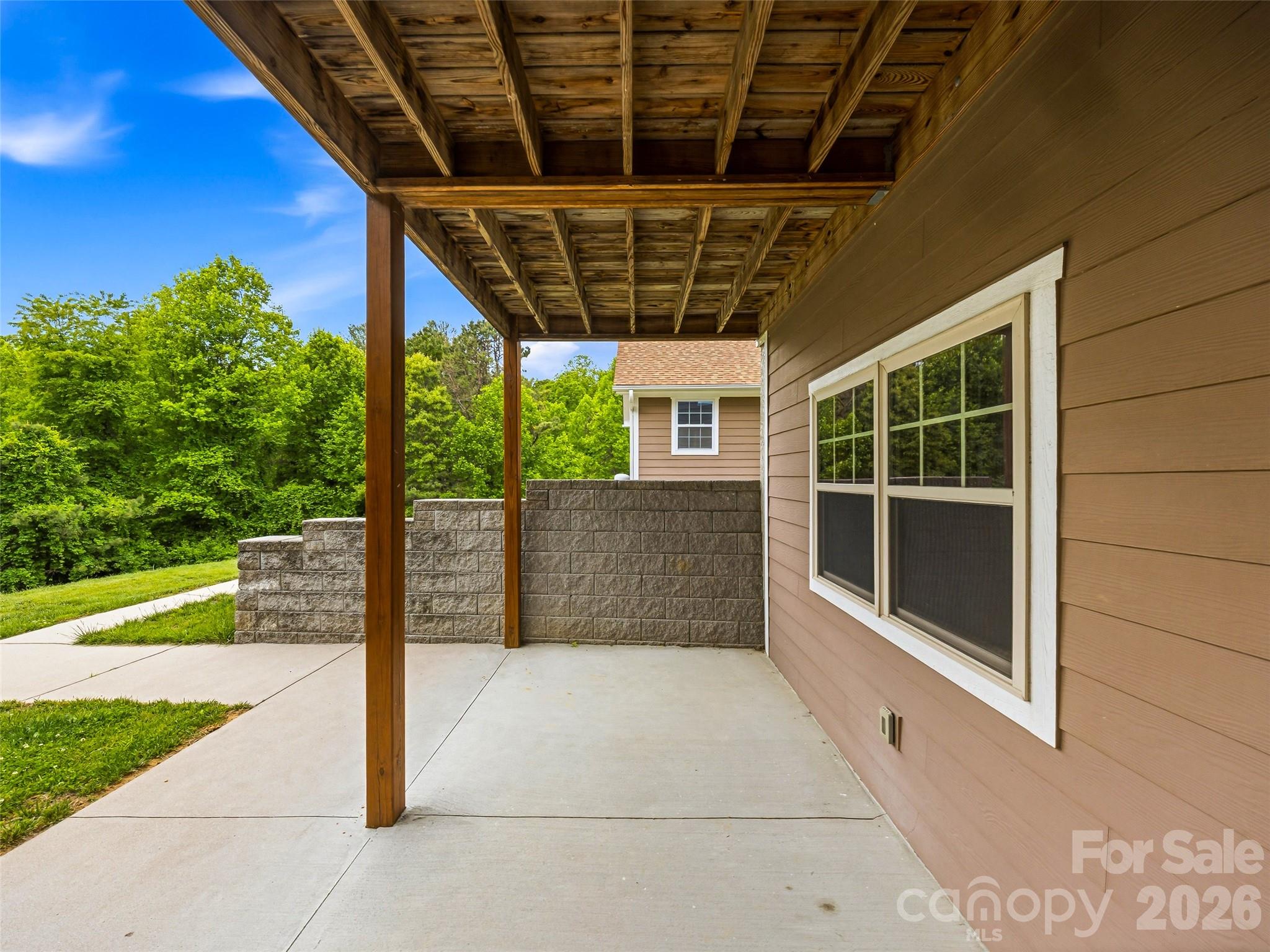 235 Hidden Knoll Drive — Hendersonville