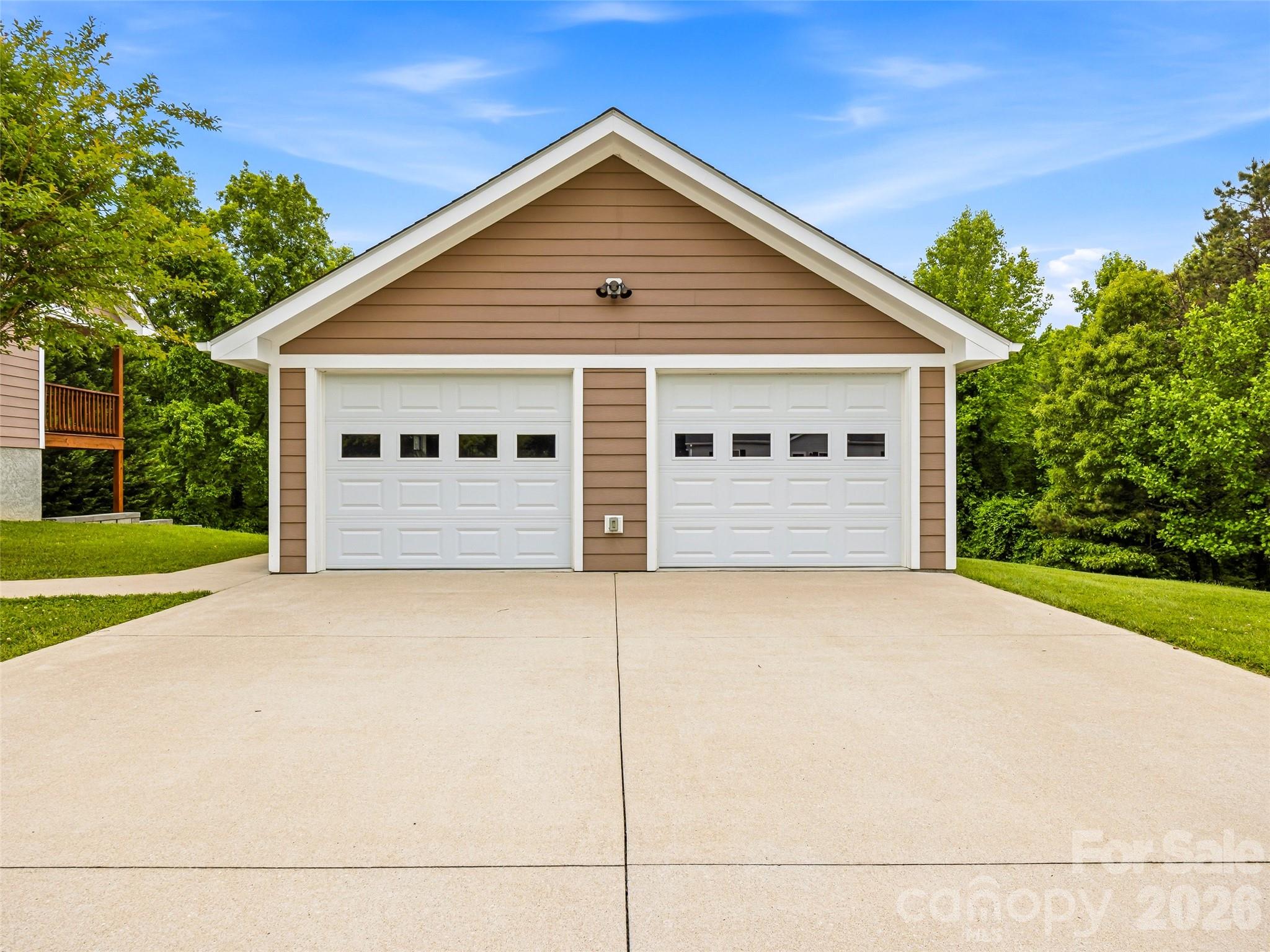 235 Hidden Knoll Drive — Hendersonville