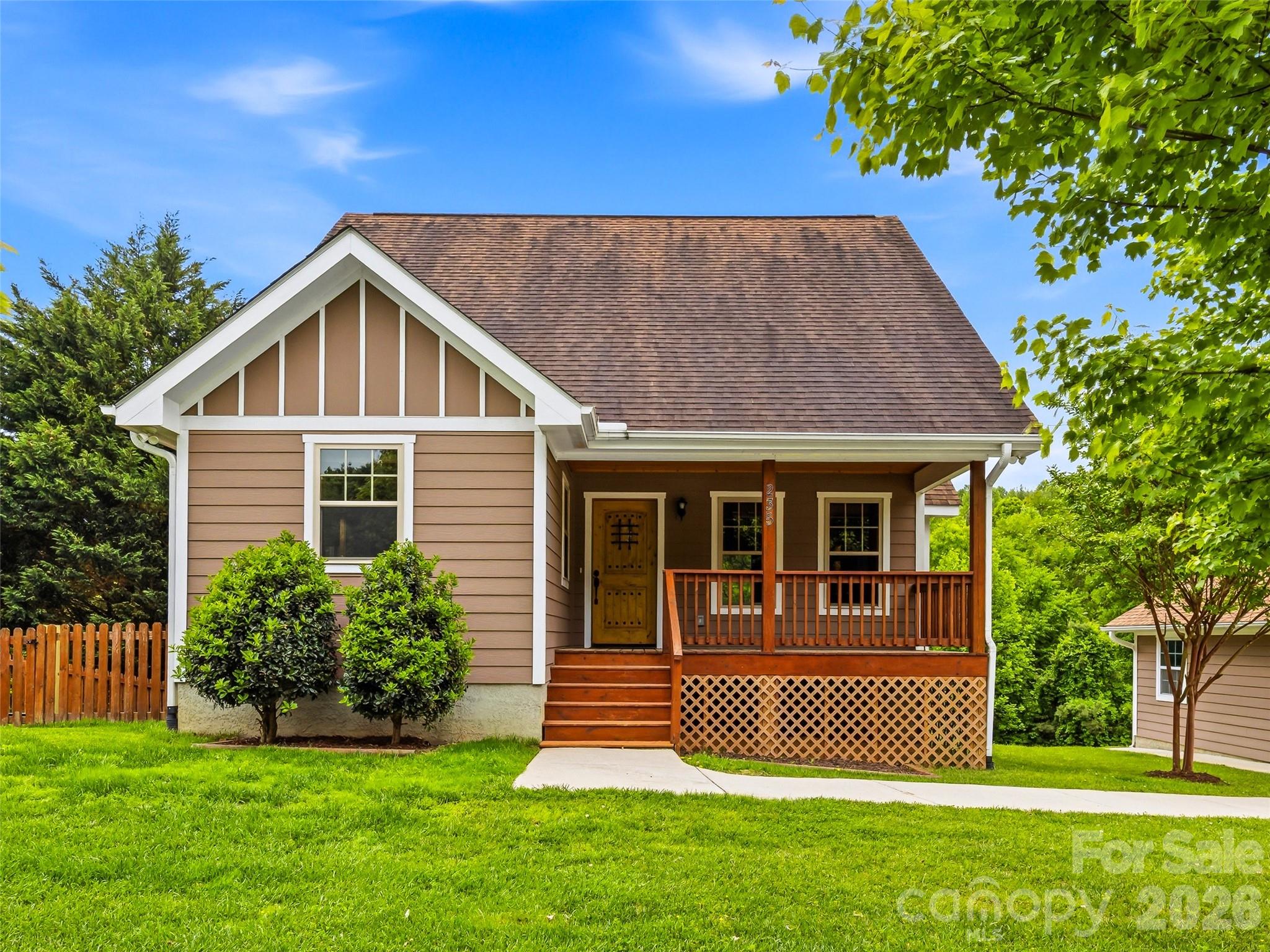 235 Hidden Knoll Drive — Hendersonville