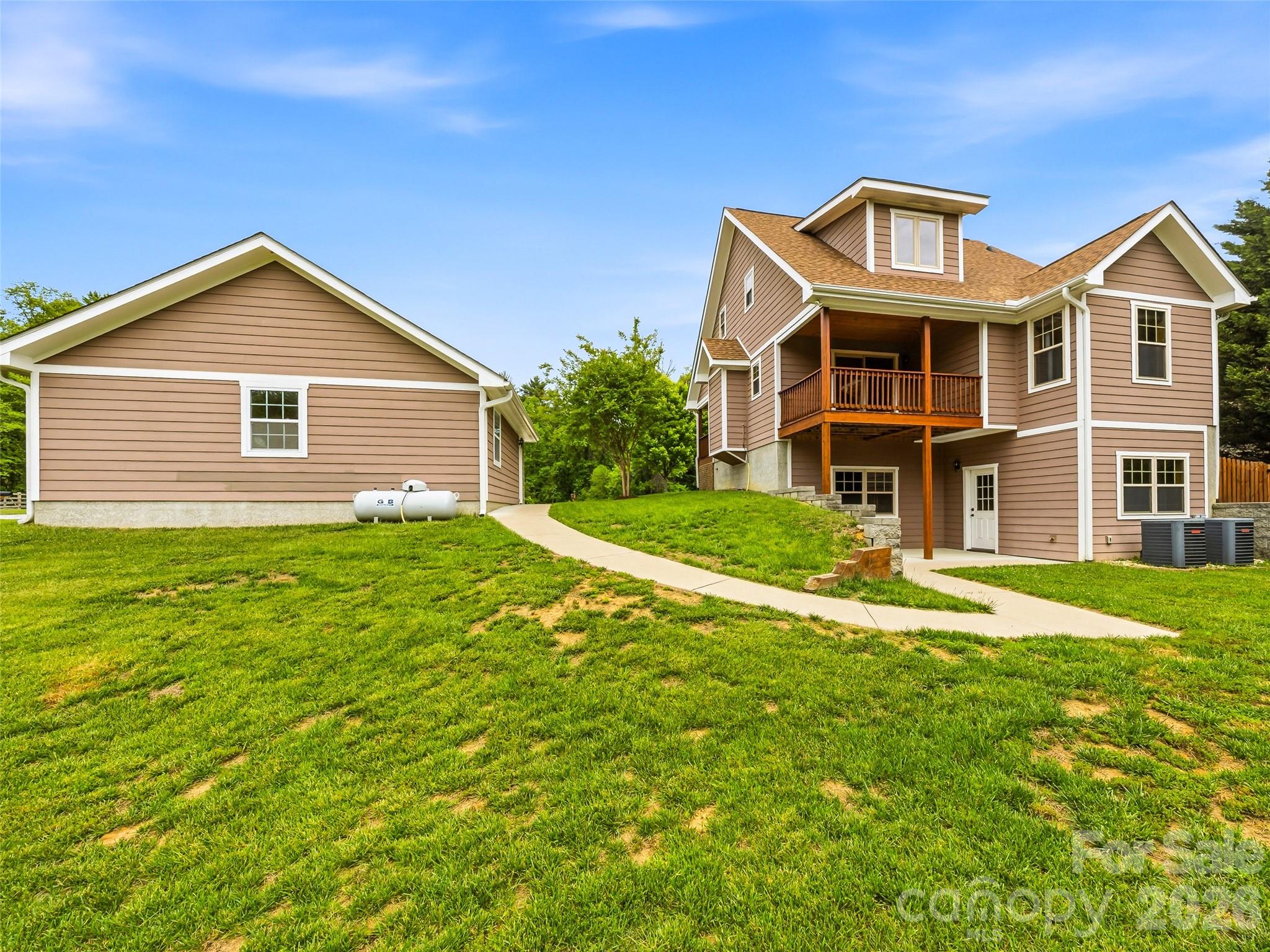 235 Hidden Knoll Drive — Hendersonville