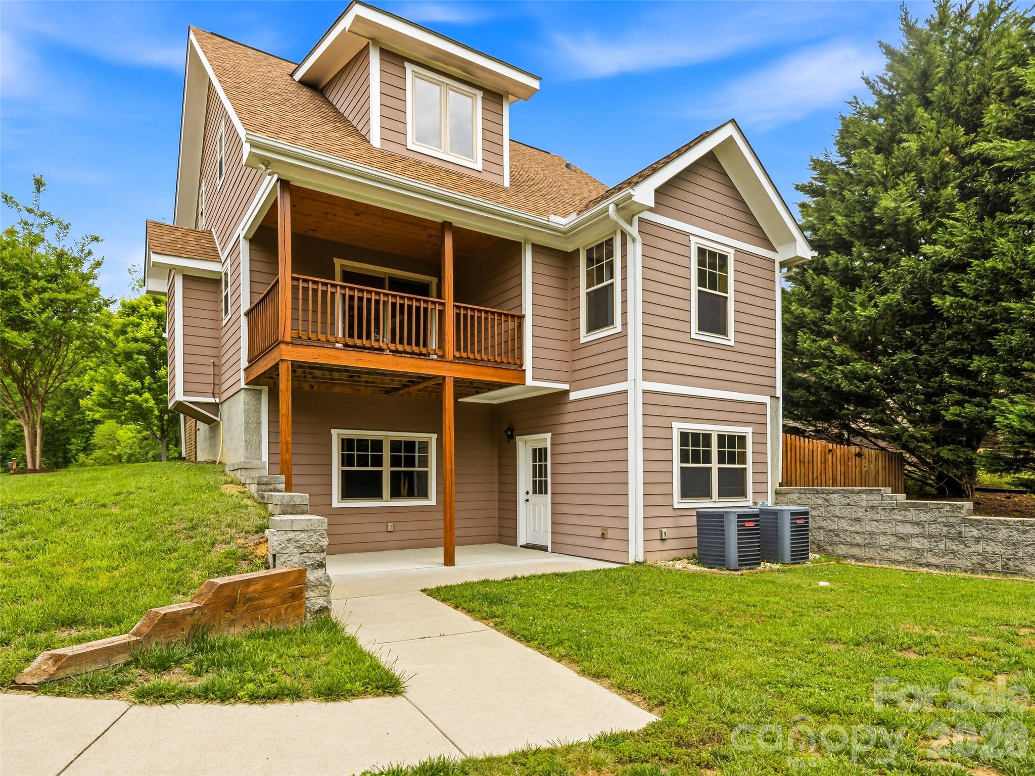 235 Hidden Knoll Drive — Hendersonville