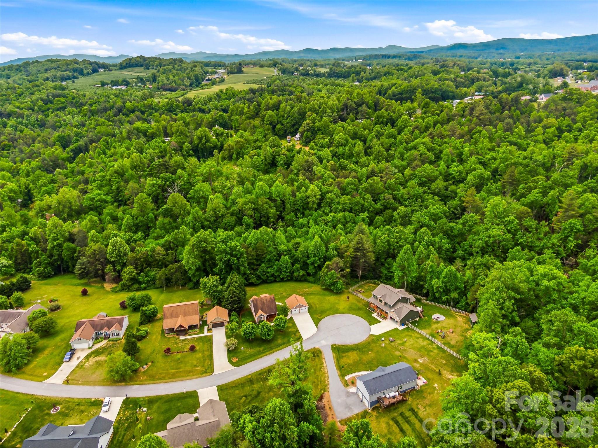 235 Hidden Knoll Drive — Hendersonville