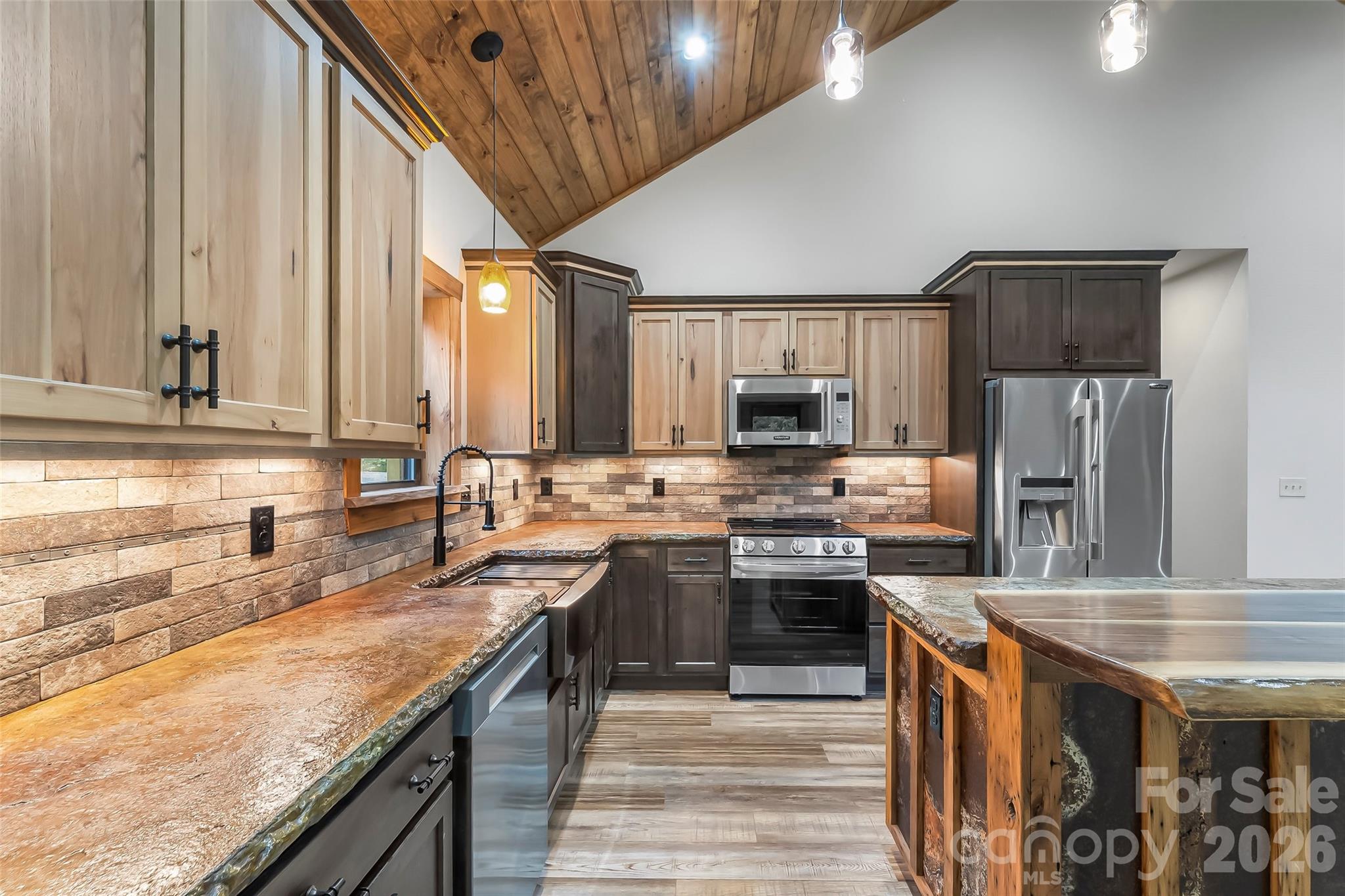 1737 Newfound Road — Leicester