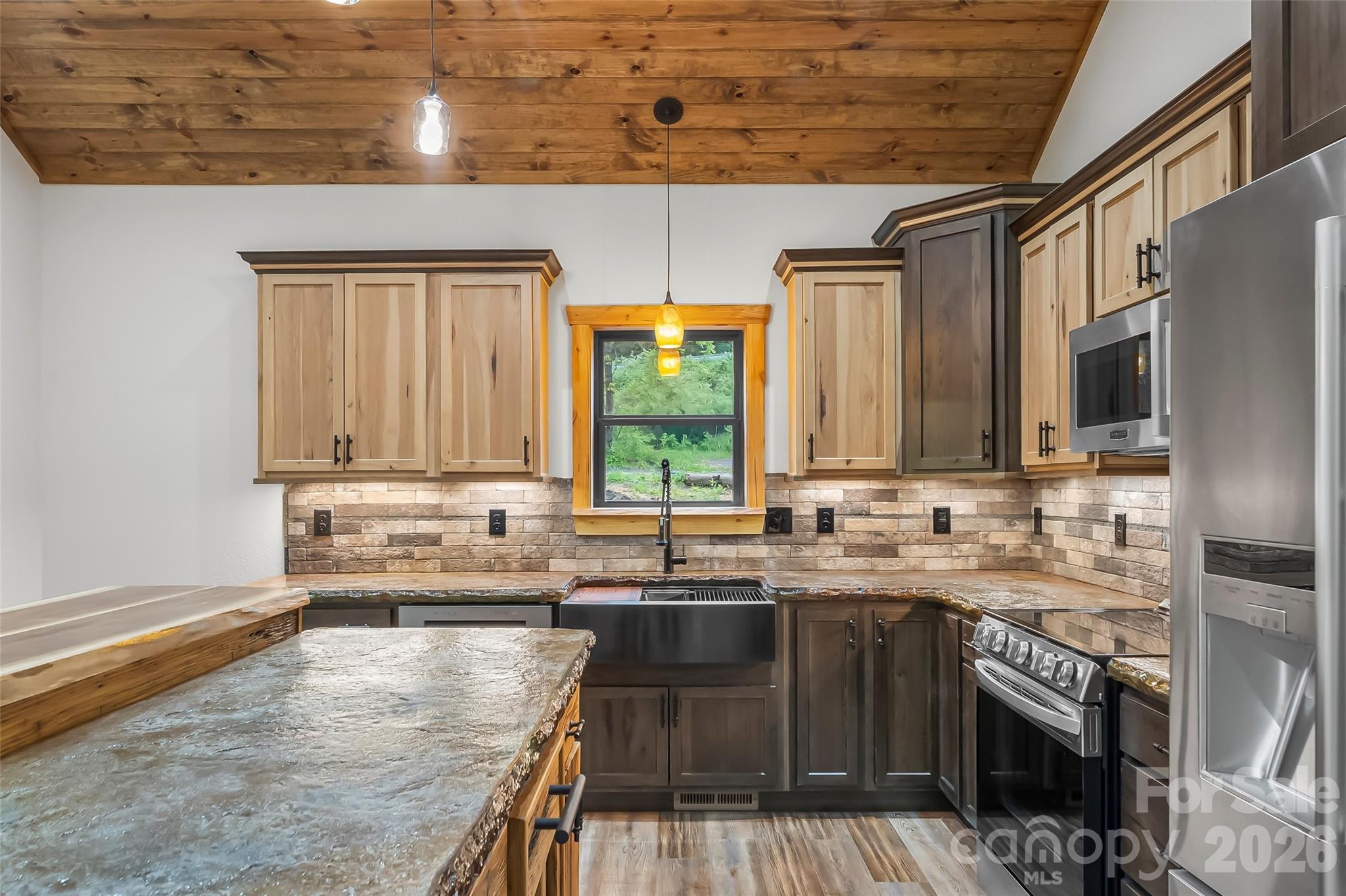 1737 Newfound Road — Leicester