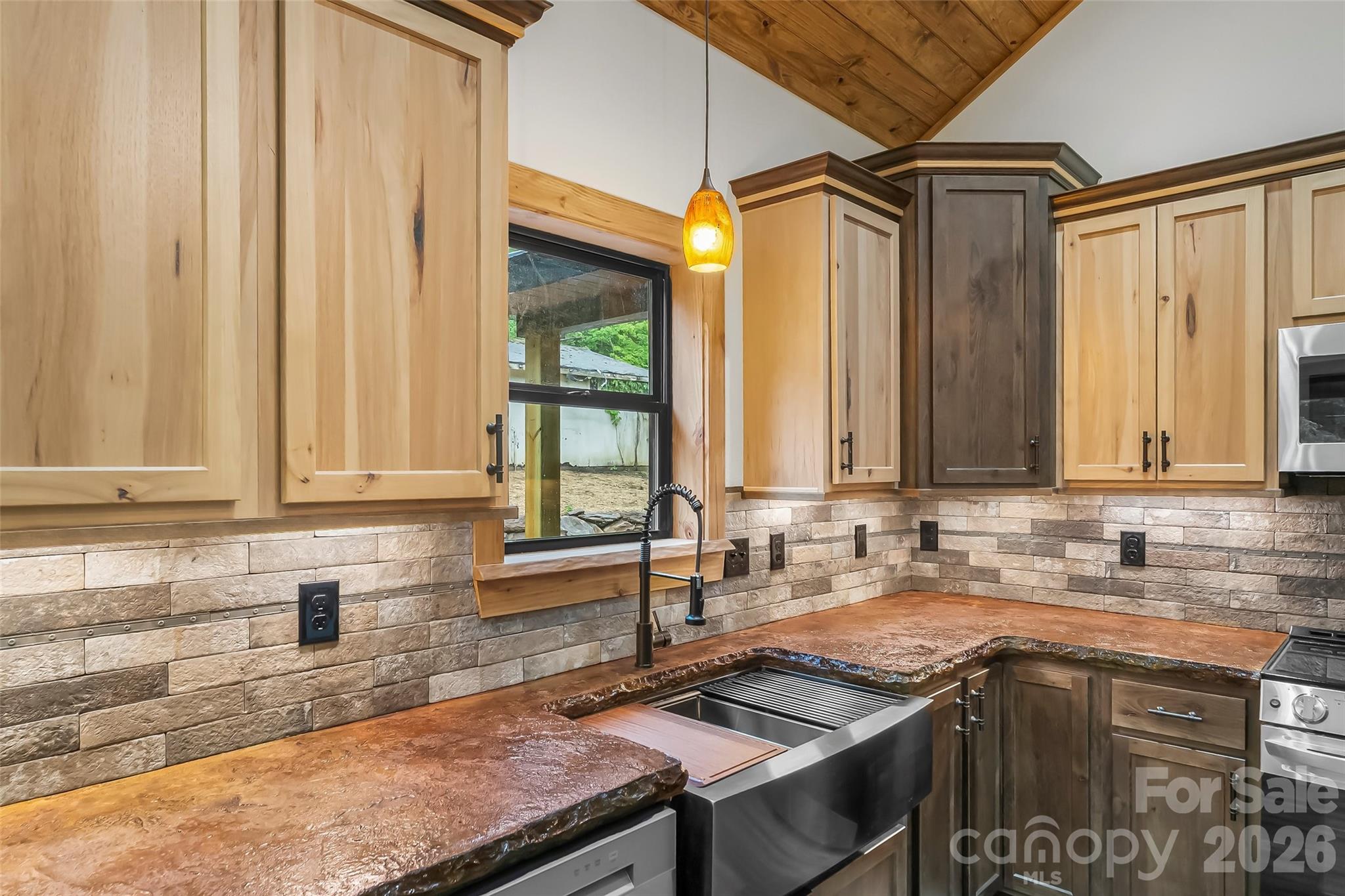 1737 Newfound Road — Leicester
