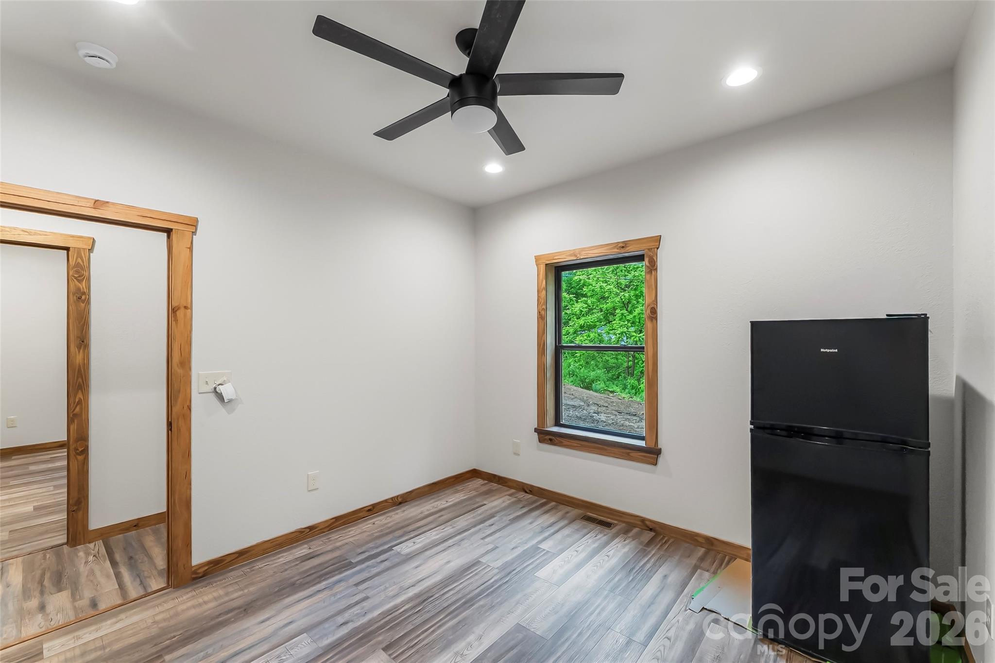 1737 Newfound Road — Leicester