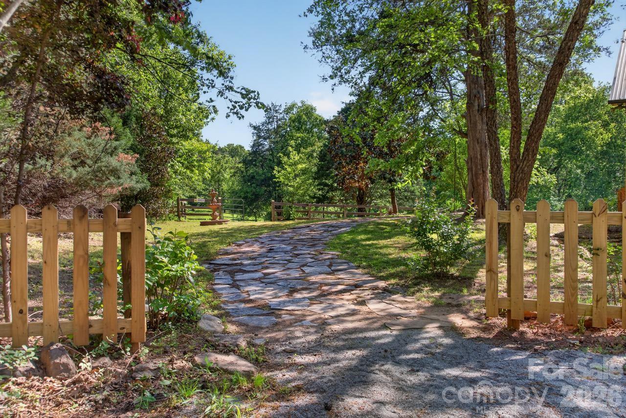 3205 Collinsville Road — Columbus