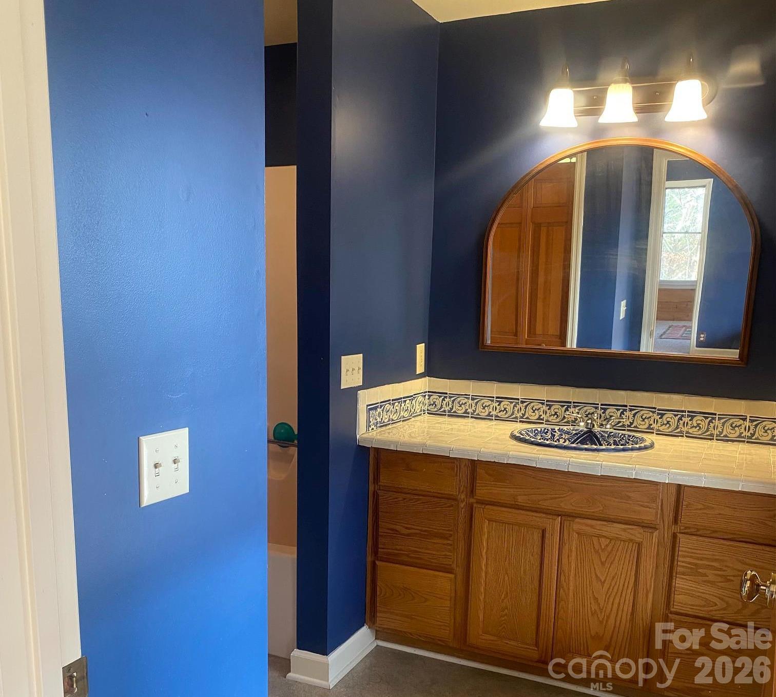 3205 Collinsville Road — Columbus