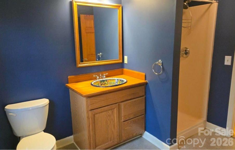 3205 Collinsville Road — Columbus