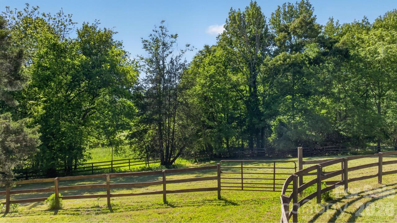 3205 Collinsville Road — Columbus