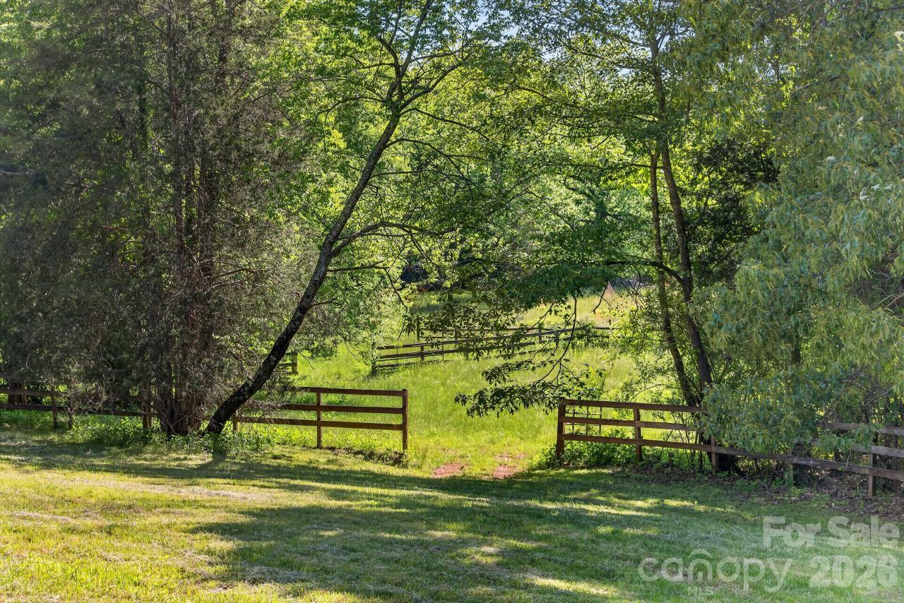 3205 Collinsville Road — Columbus