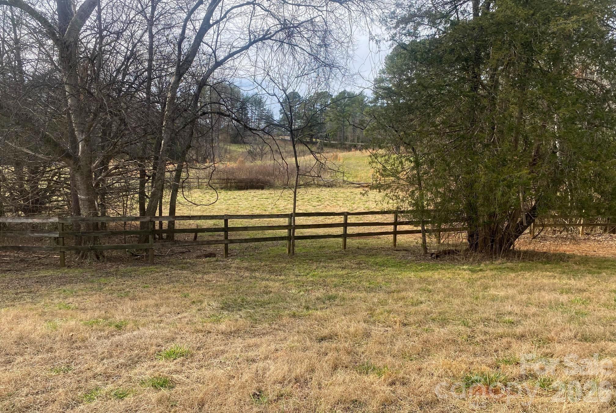 3205 Collinsville Road — Columbus
