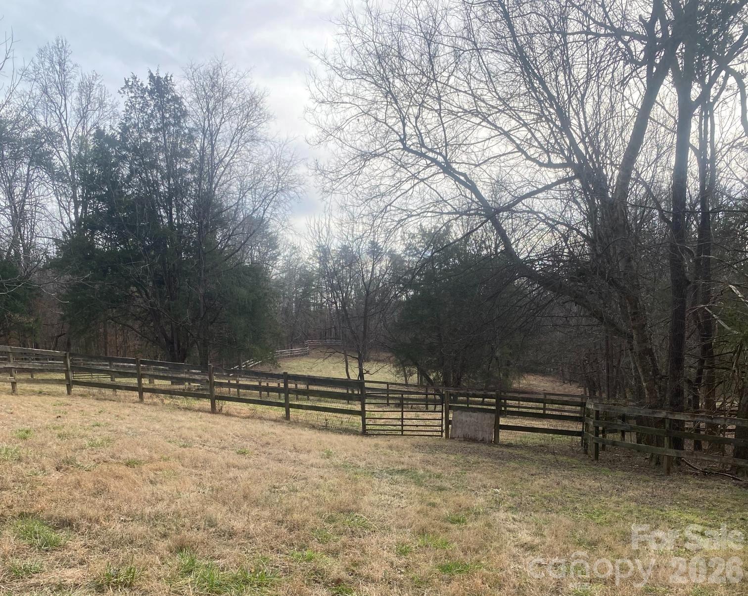 3205 Collinsville Road — Columbus