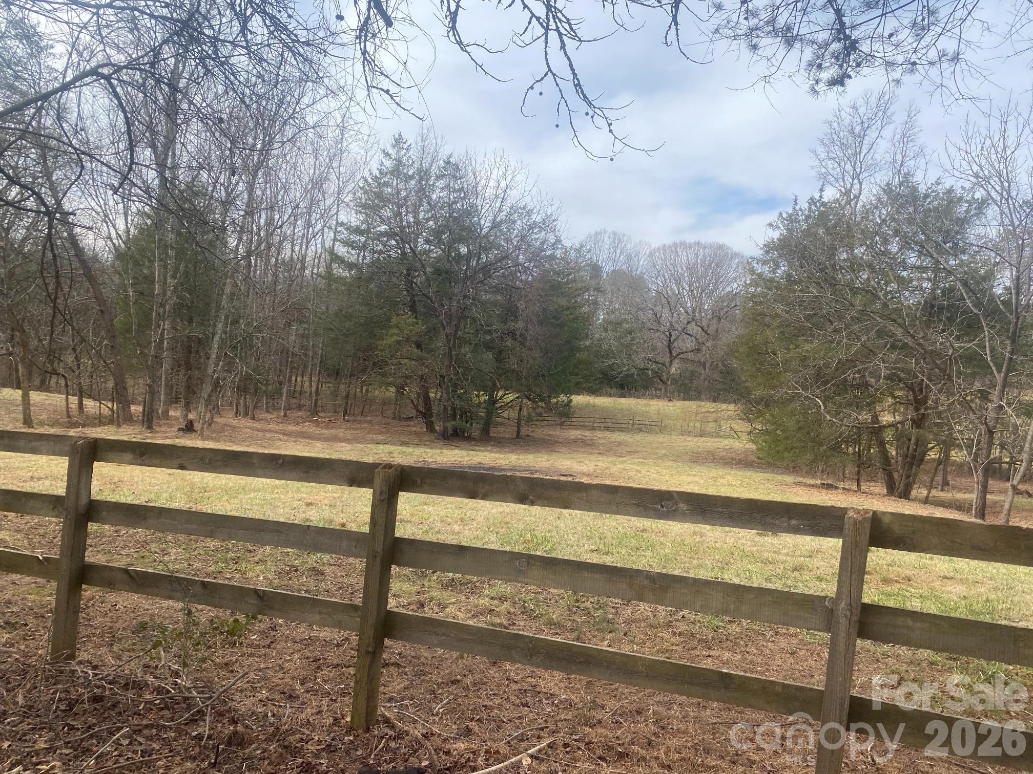 3205 Collinsville Road — Columbus