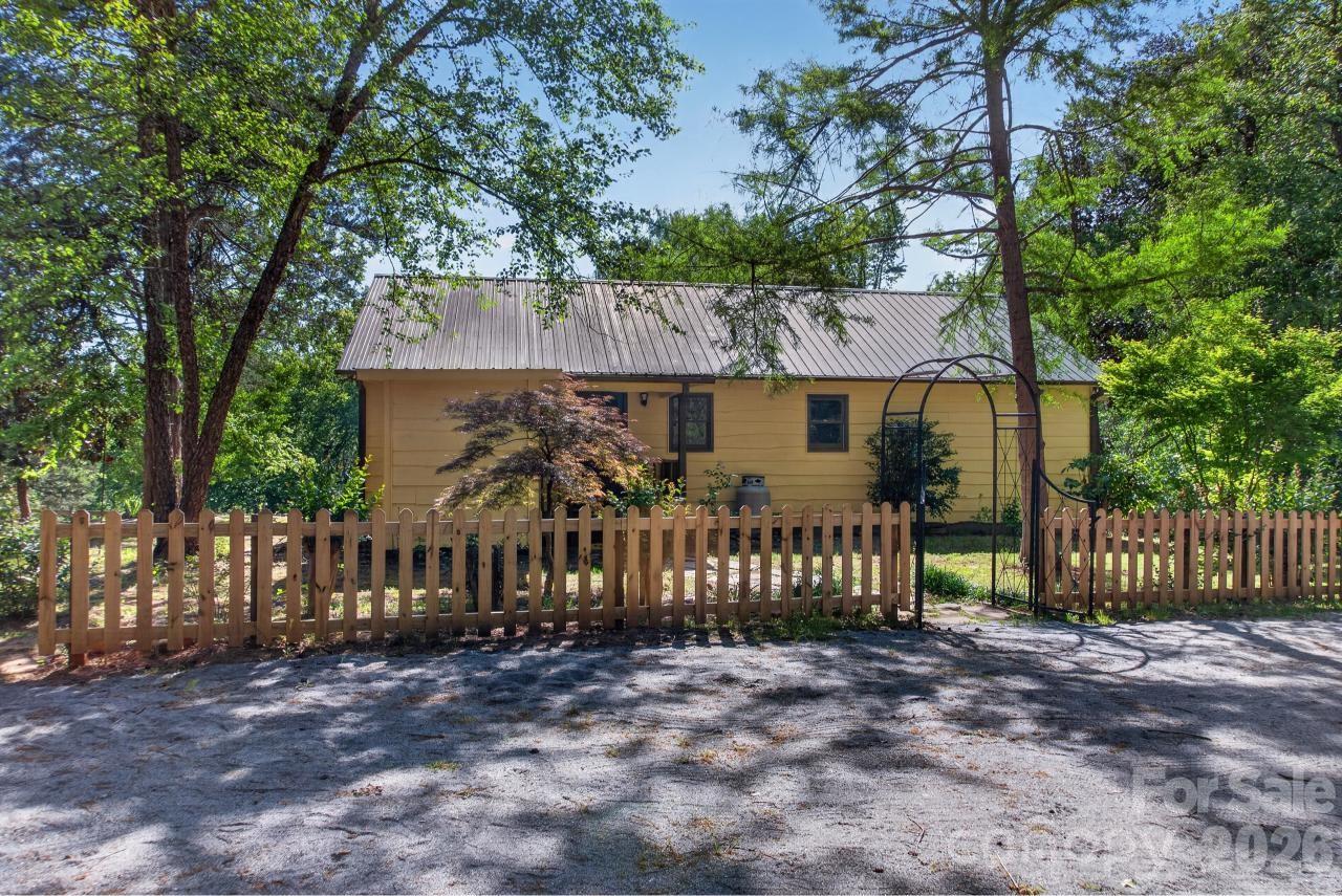3205 Collinsville Road — Columbus