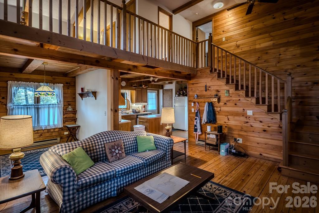 86 Hickory Lane — Newland