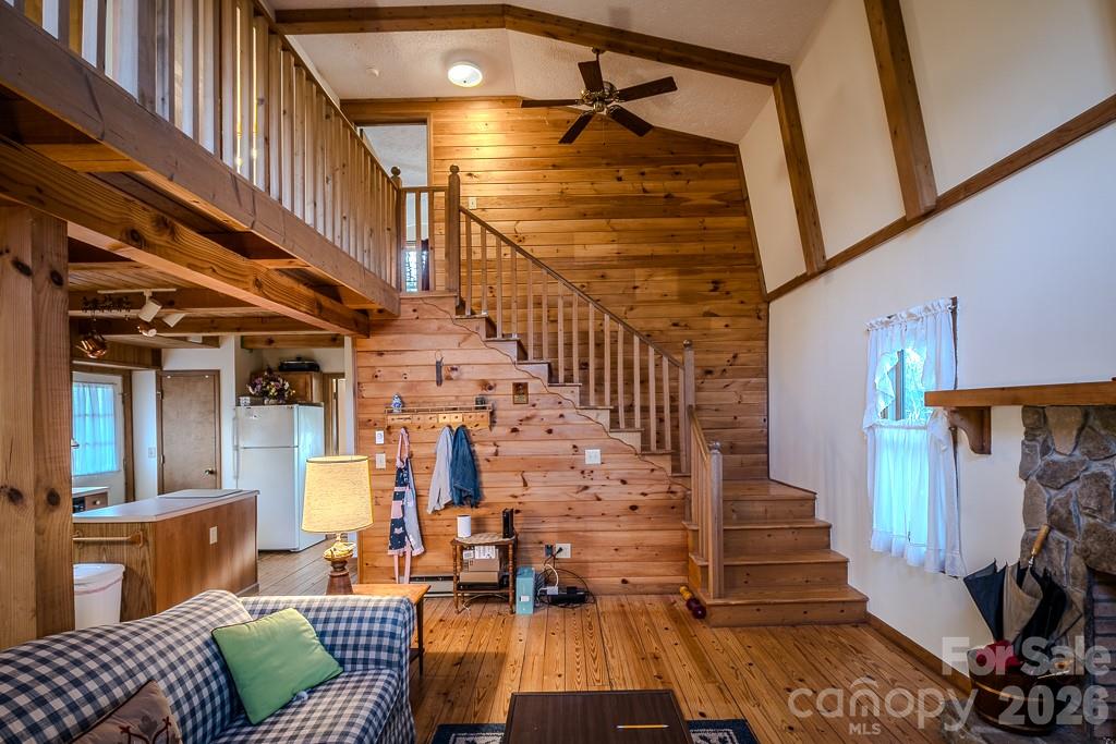 86 Hickory Lane — Newland