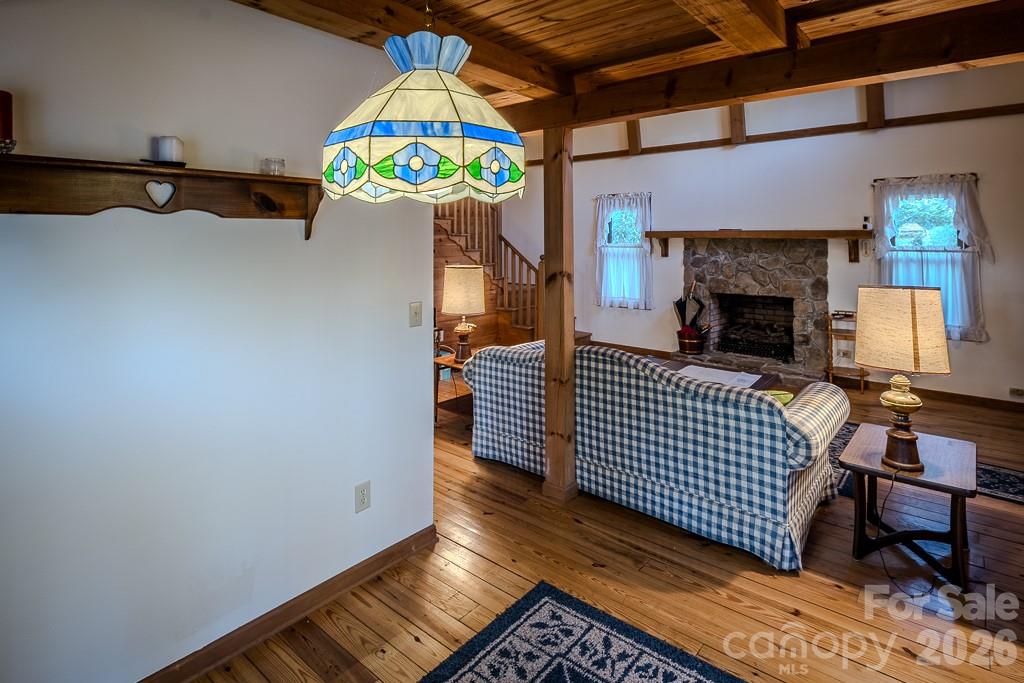 86 Hickory Lane — Newland