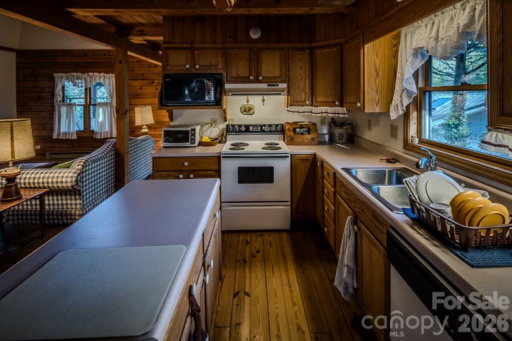 86 Hickory Lane — Newland