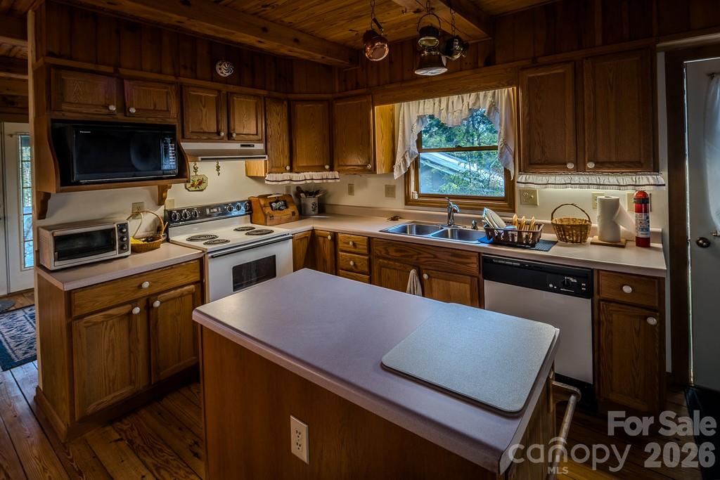 86 Hickory Lane — Newland