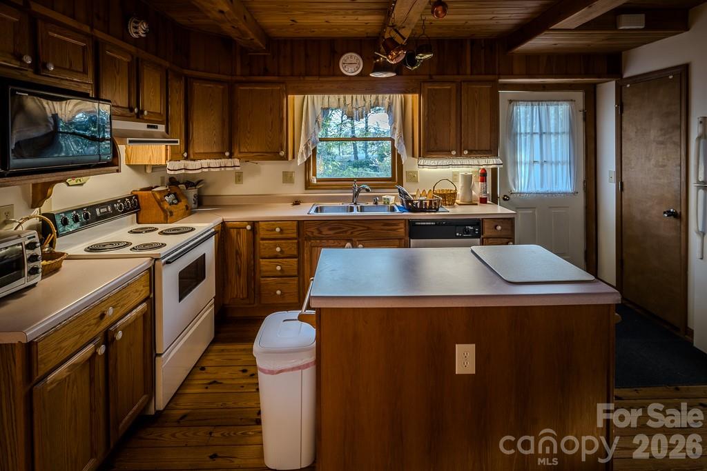 86 Hickory Lane — Newland