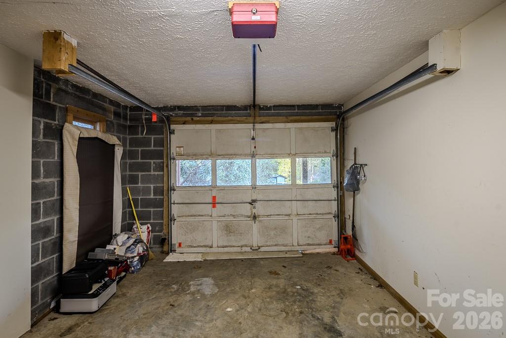 86 Hickory Lane — Newland