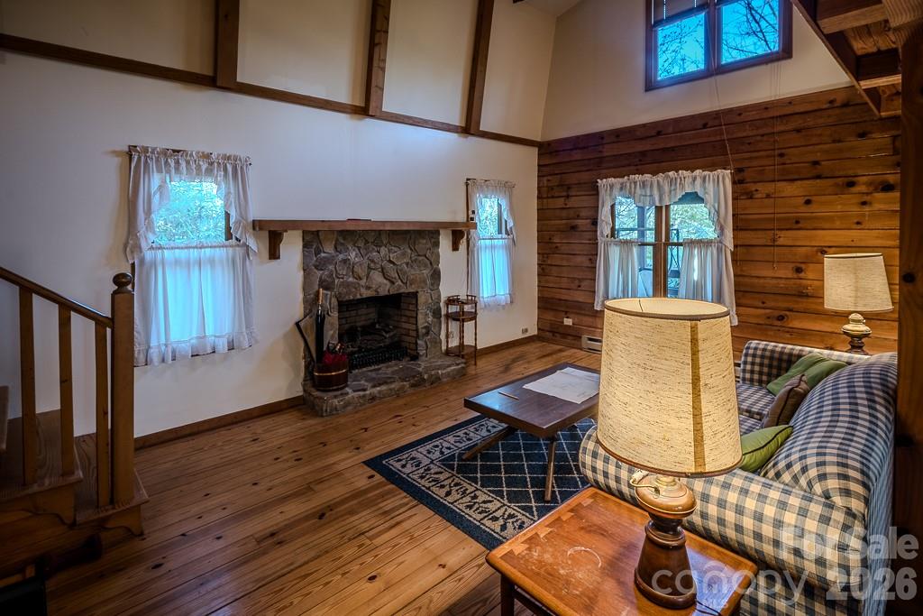 86 Hickory Lane — Newland