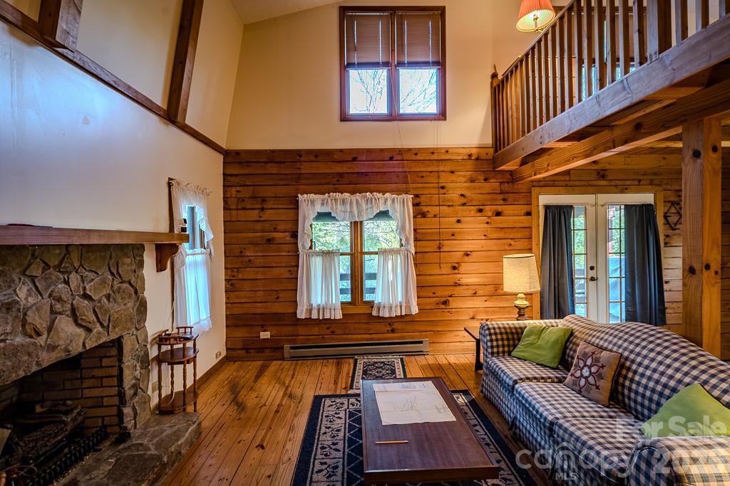 86 Hickory Lane — Newland