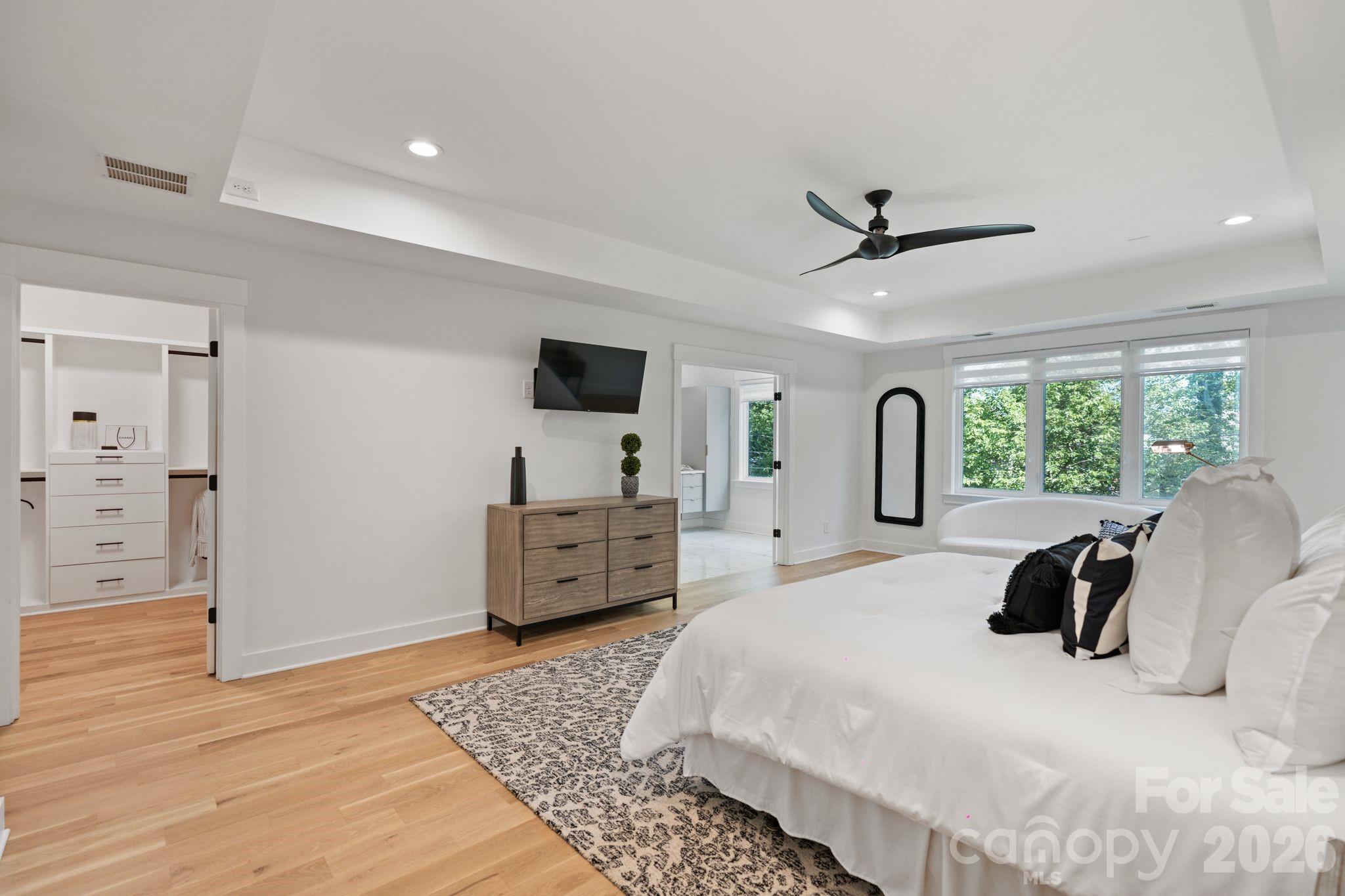3008 Holt Street — Charlotte