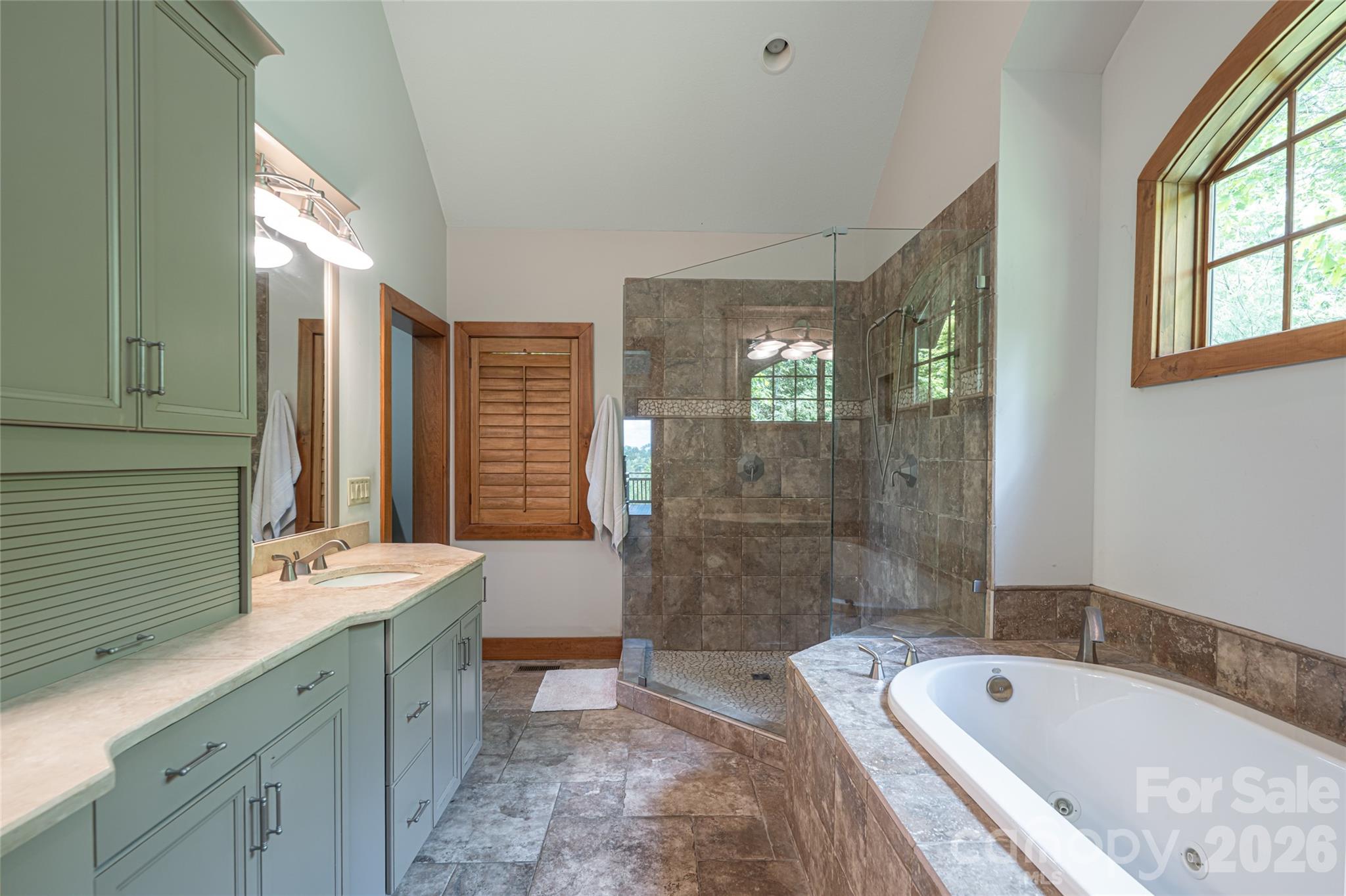 211 Boulder Ridge Drive — Hendersonville