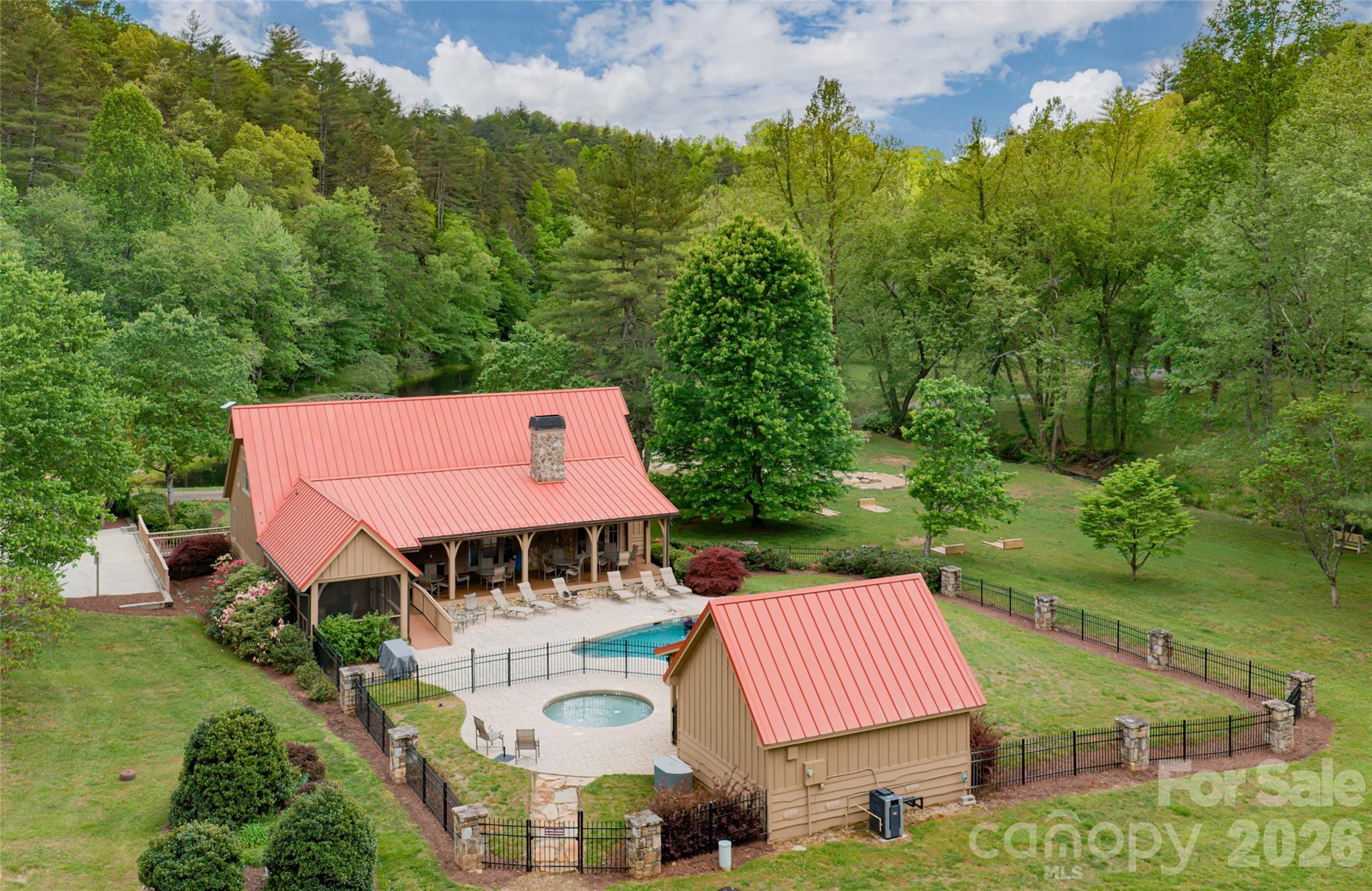 211 Boulder Ridge Drive — Hendersonville
