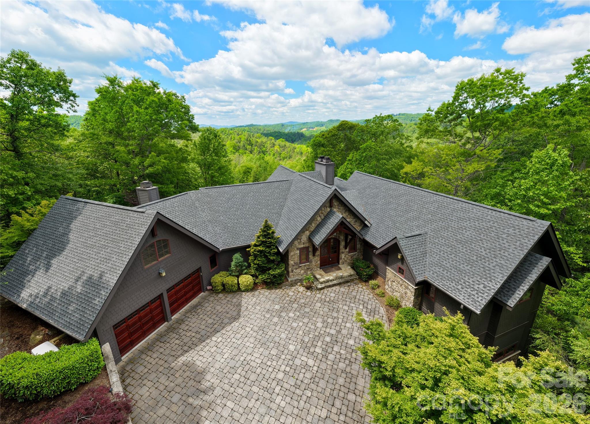 211 Boulder Ridge Drive — Hendersonville