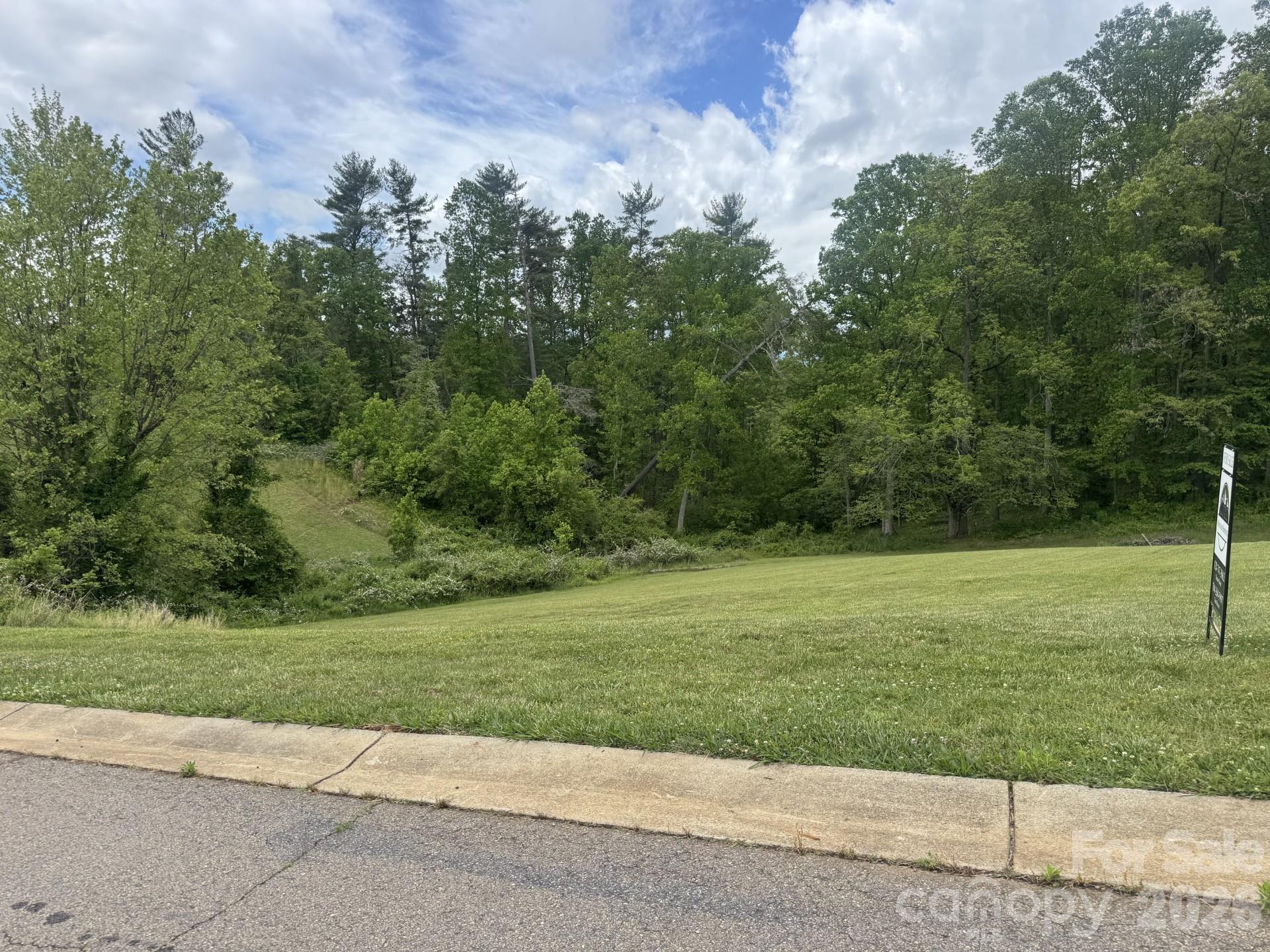 84 Gracie Lane — Weaverville