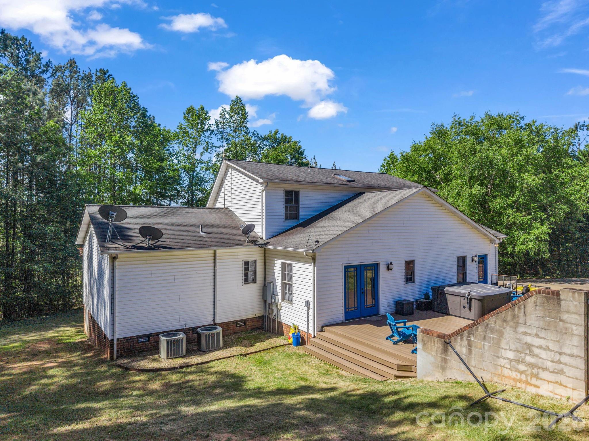 1467 Camp Creek Road — Union Mills