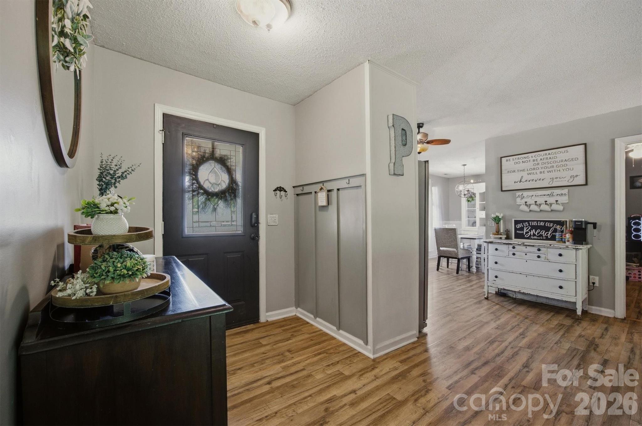 1404 Castle Court — Lenoir