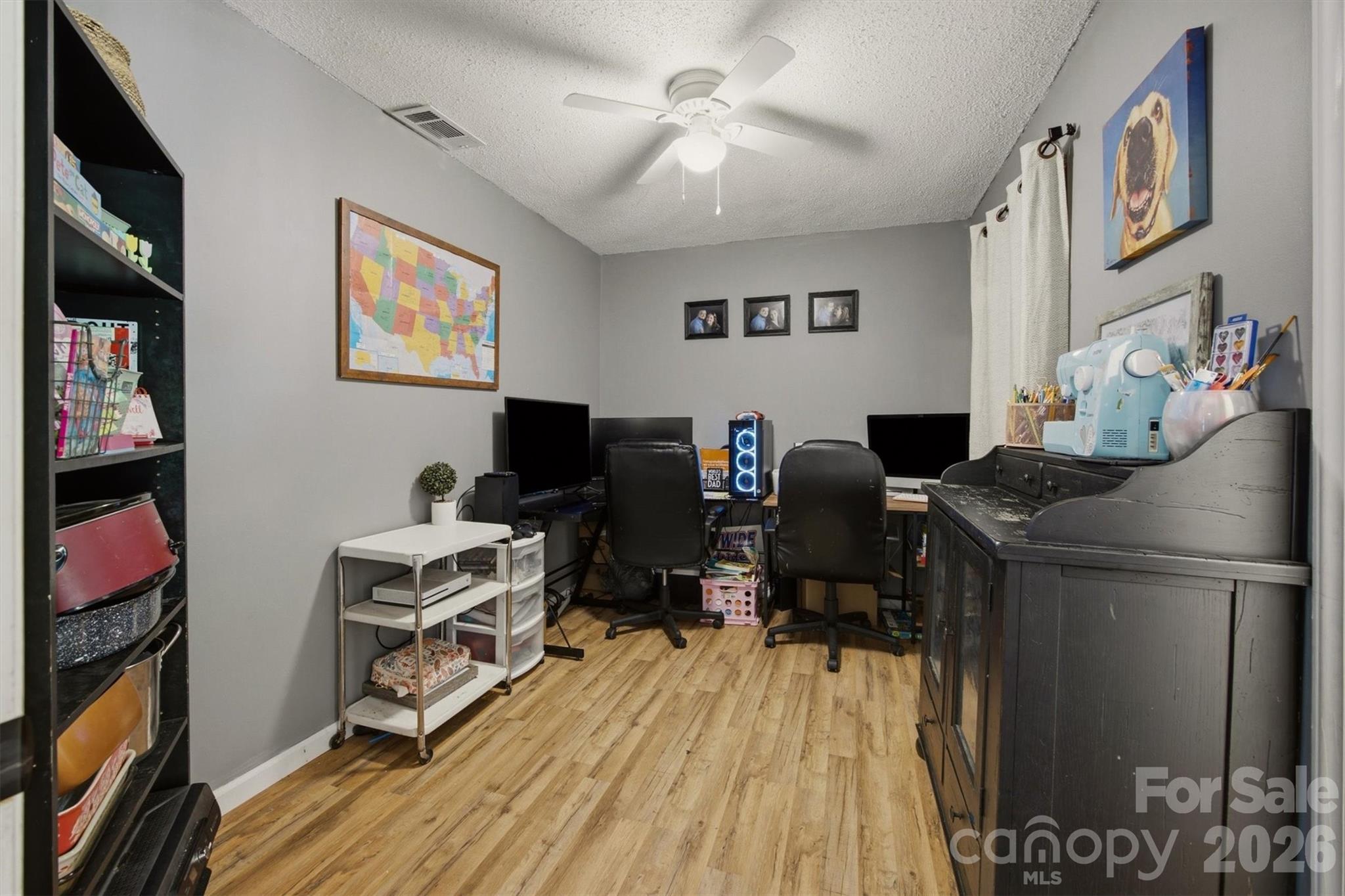 1404 Castle Court — Lenoir