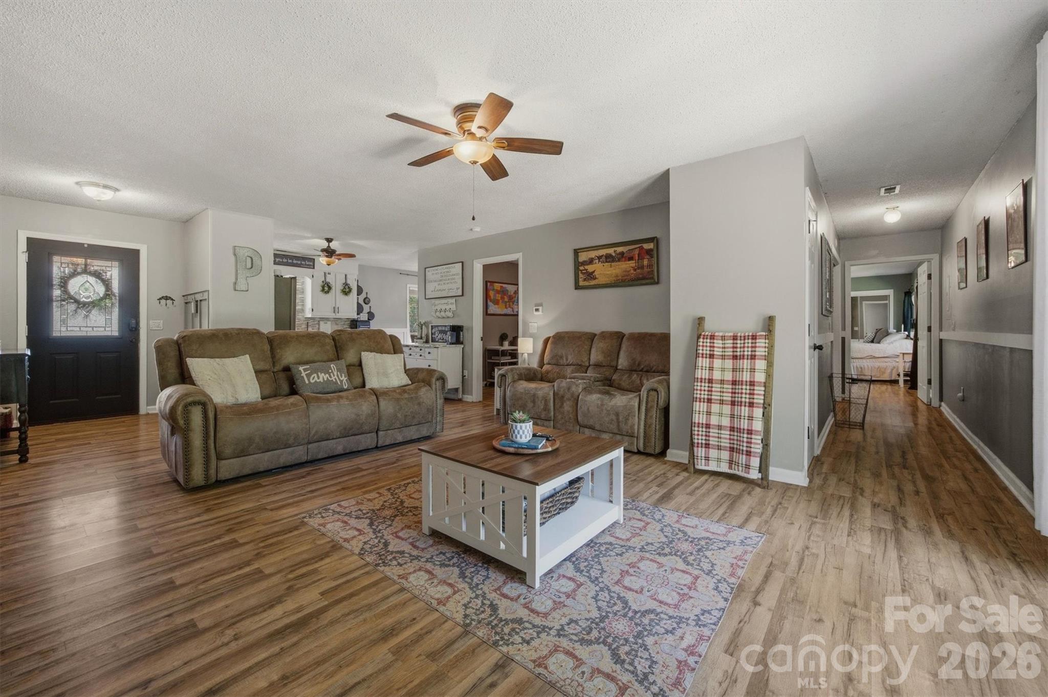 1404 Castle Court — Lenoir