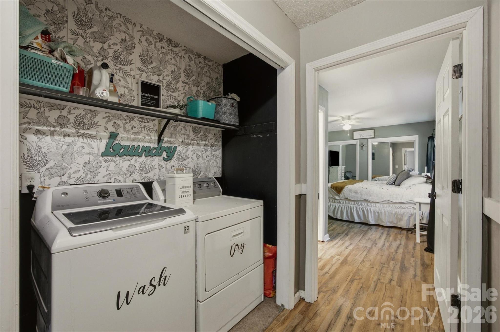 1404 Castle Court — Lenoir