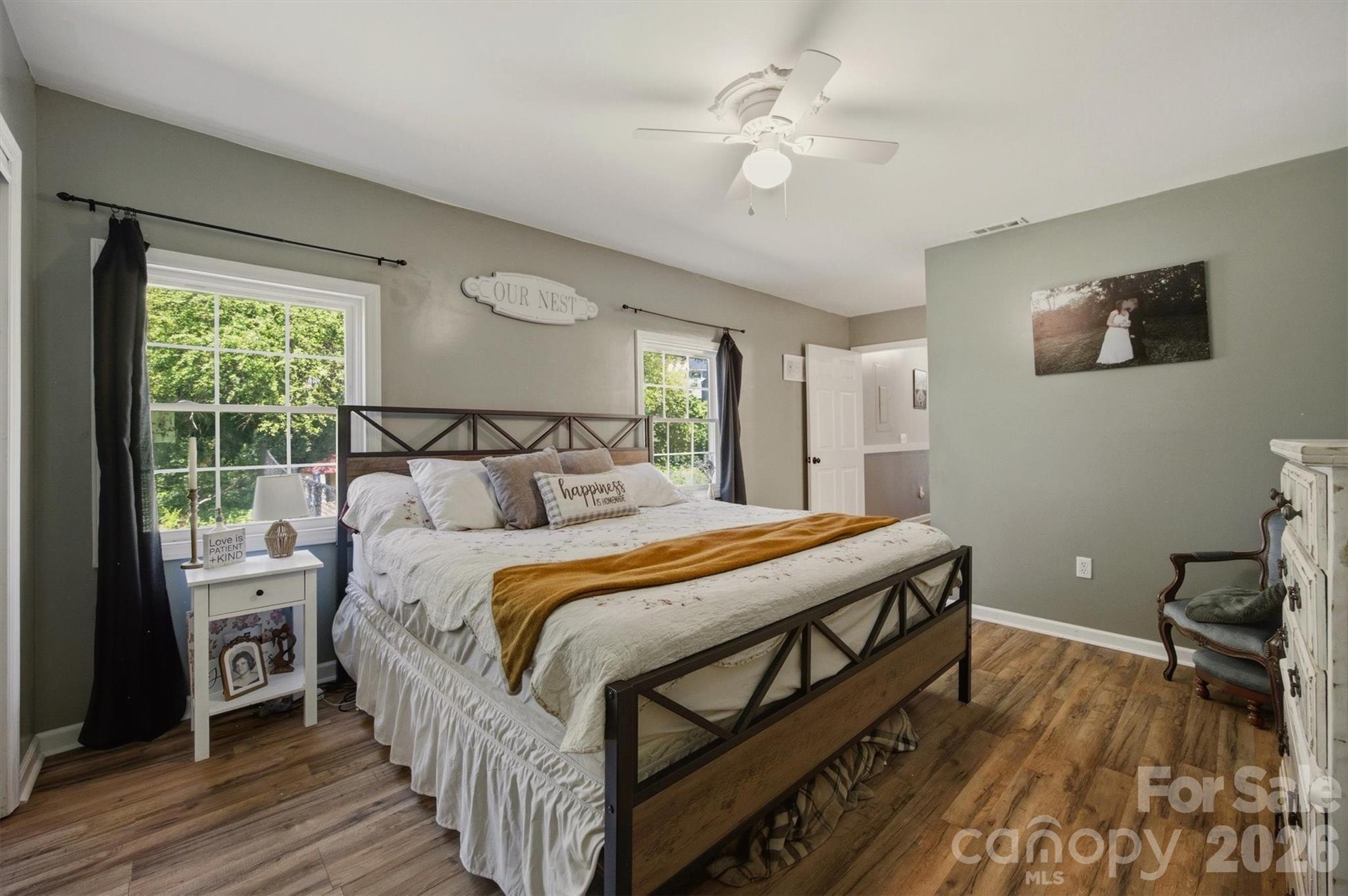1404 Castle Court — Lenoir