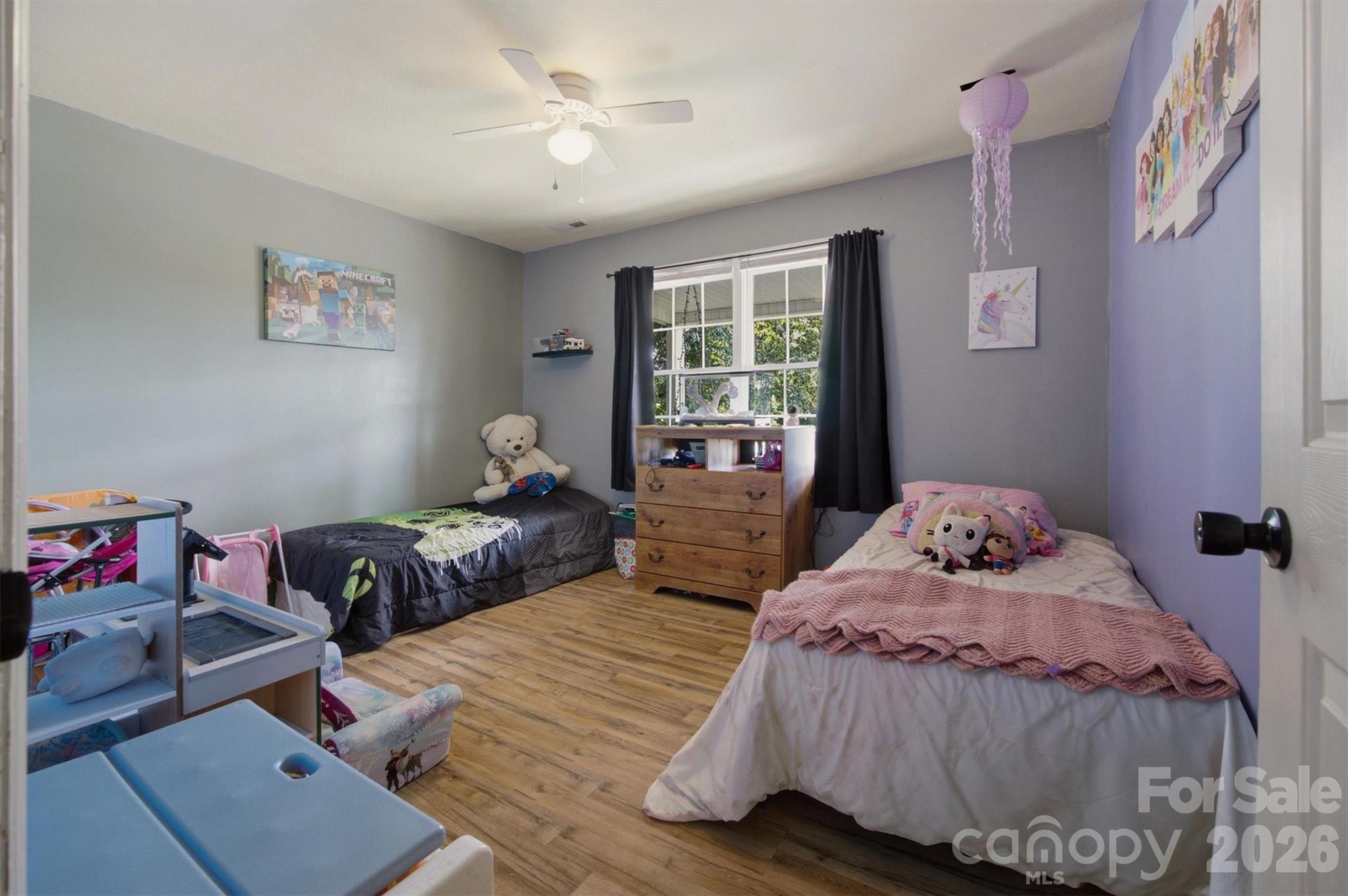 1404 Castle Court — Lenoir