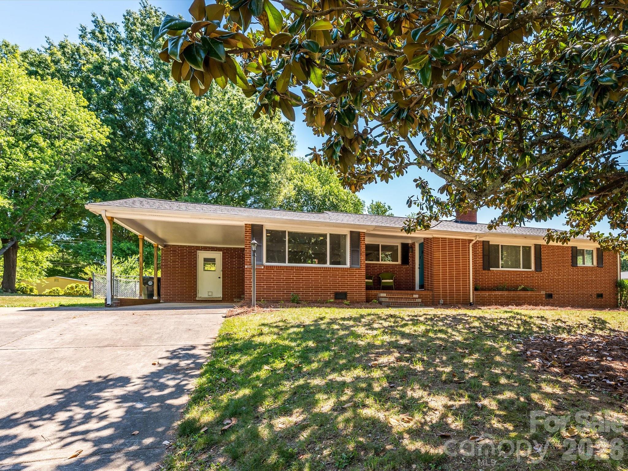 354 S Magnolia Street — Mooresville