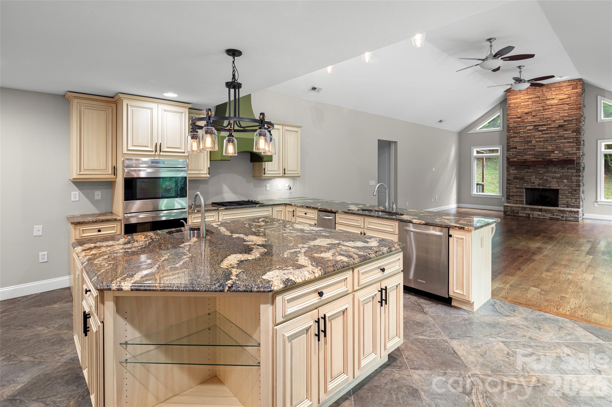 2000 Davis Mountain Road — Hendersonville
