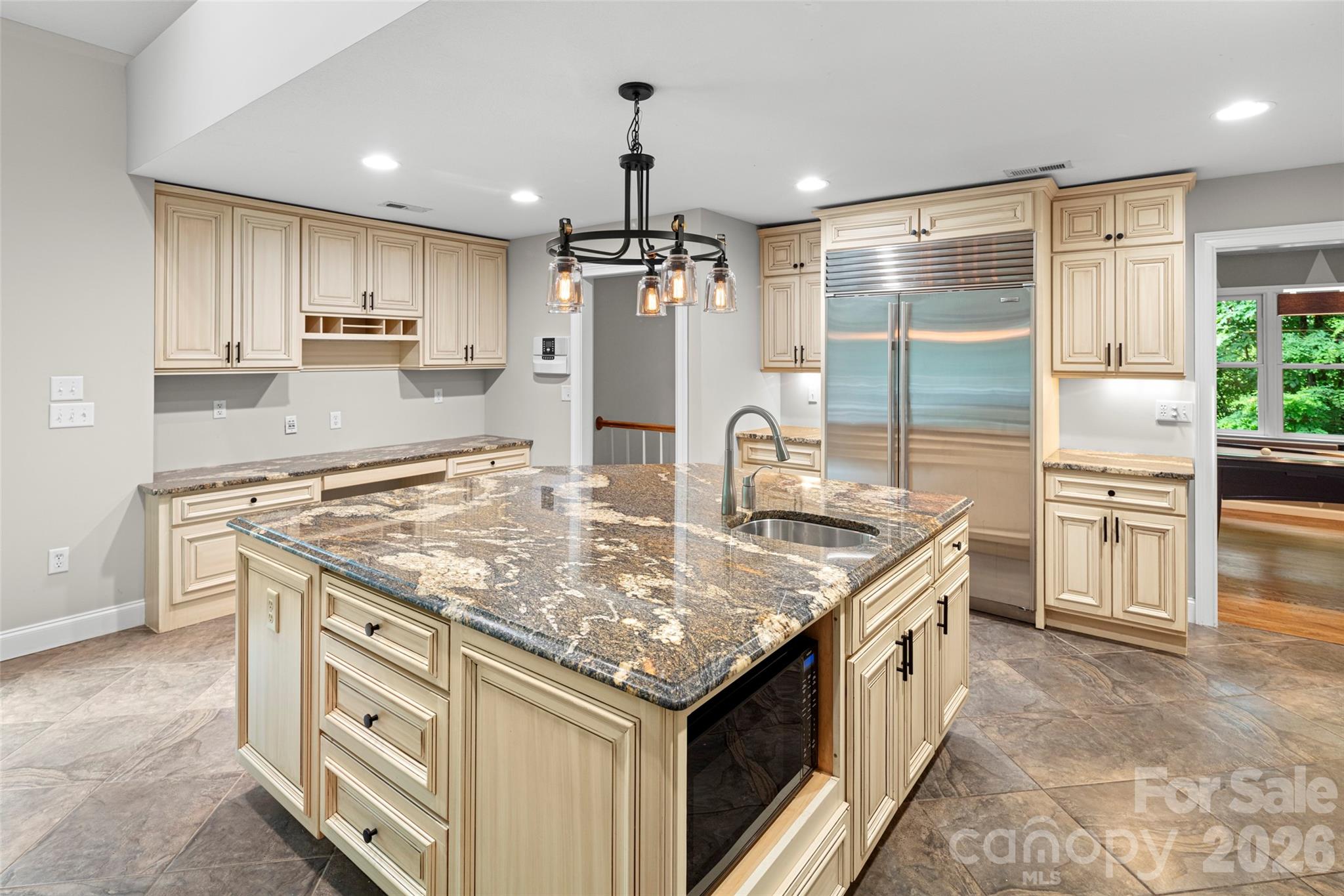 2000 Davis Mountain Road — Hendersonville