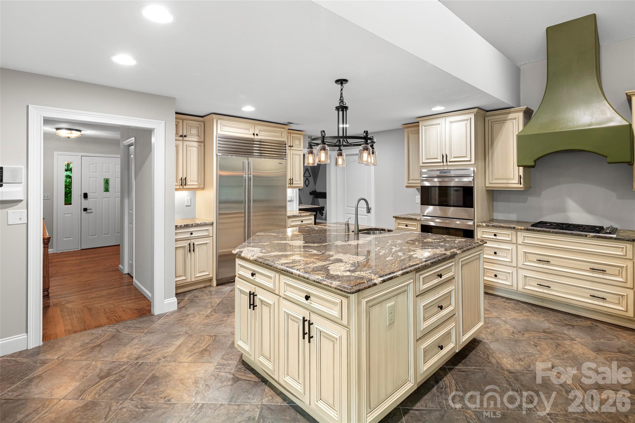 2000 Davis Mountain Road — Hendersonville