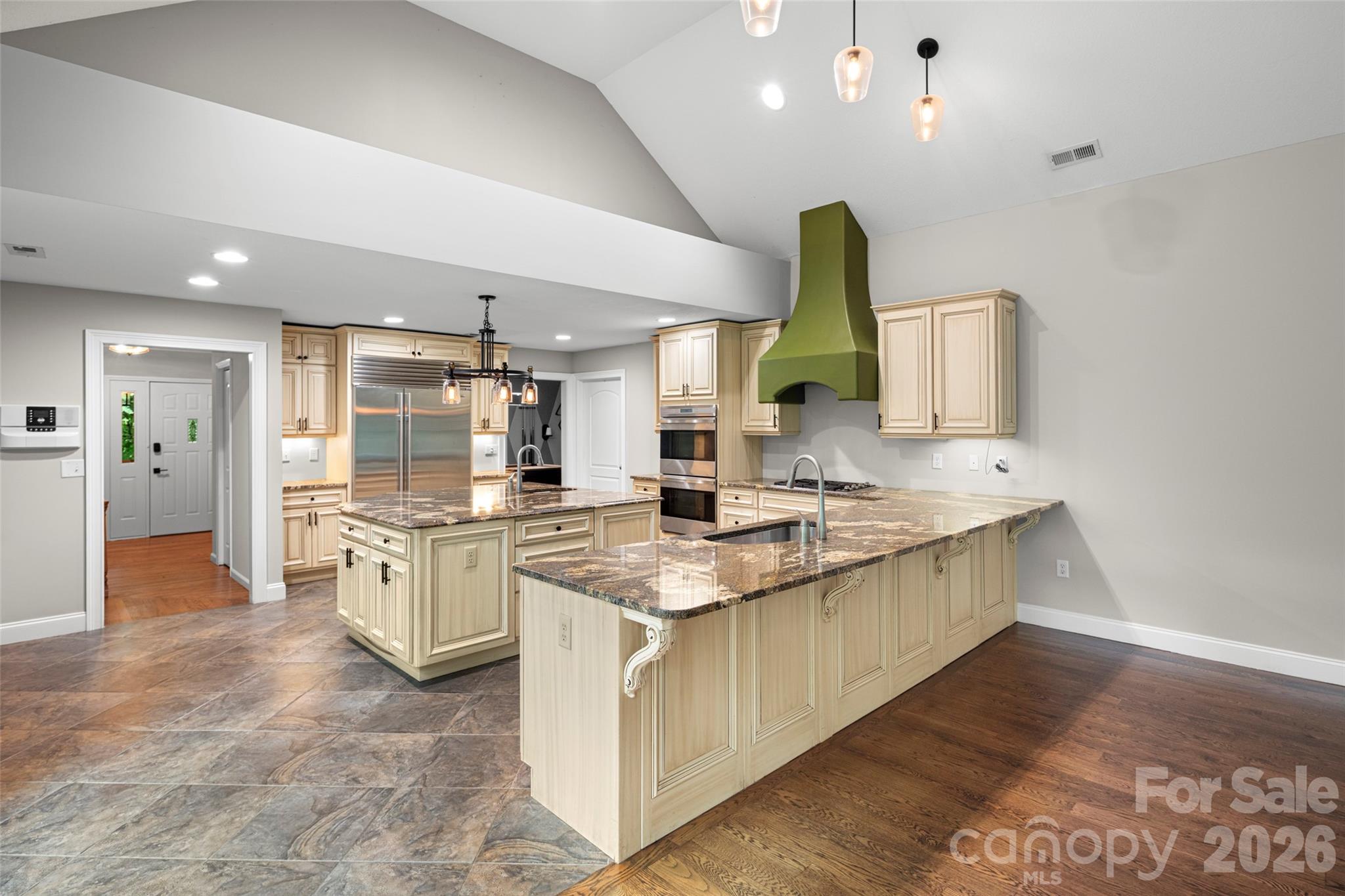 2000 Davis Mountain Road — Hendersonville